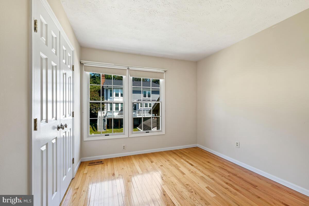 NORTH SHERWOOD FOREST - Residential