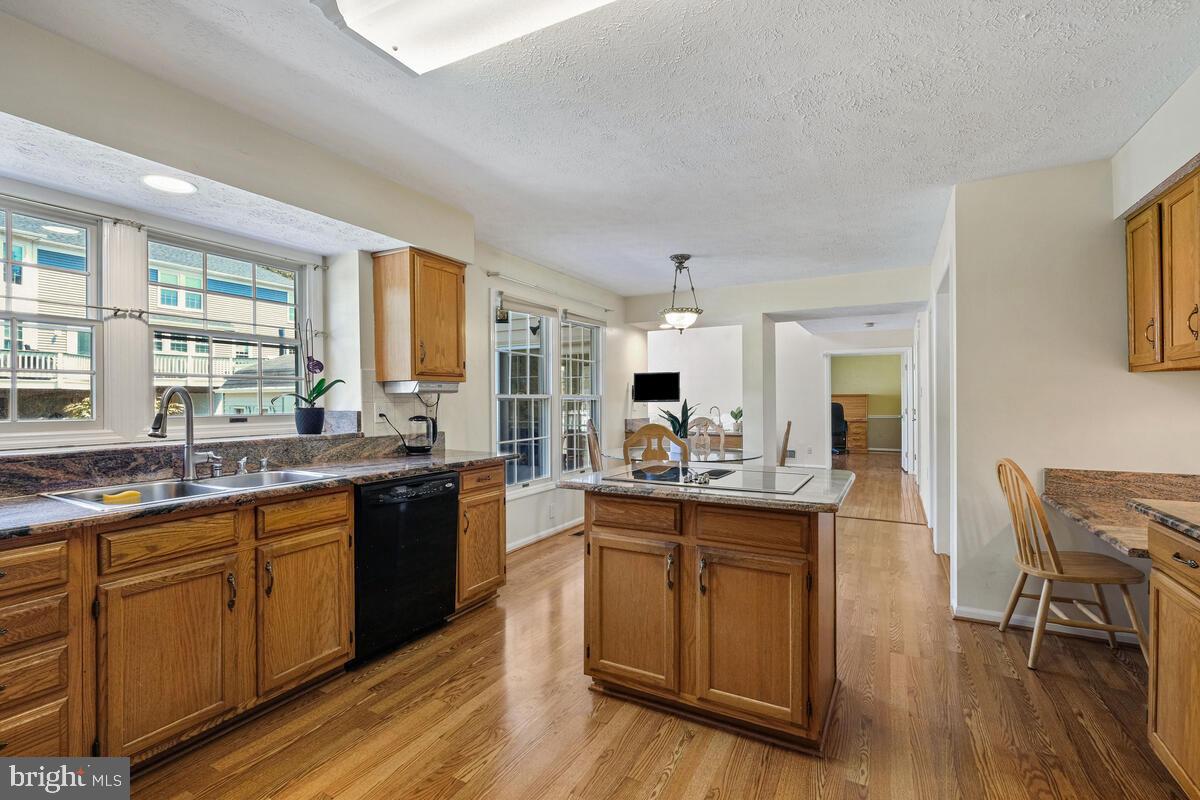 NORTH SHERWOOD FOREST - Residential