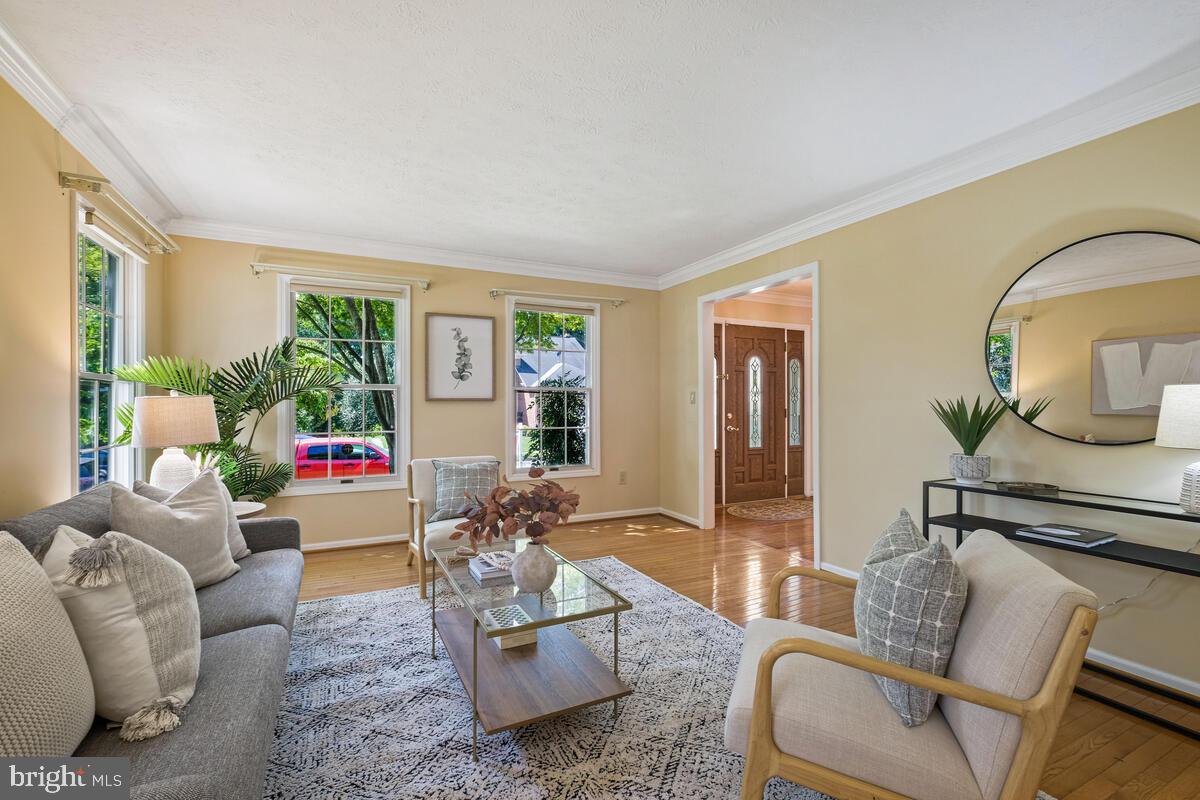 NORTH SHERWOOD FOREST - Residential