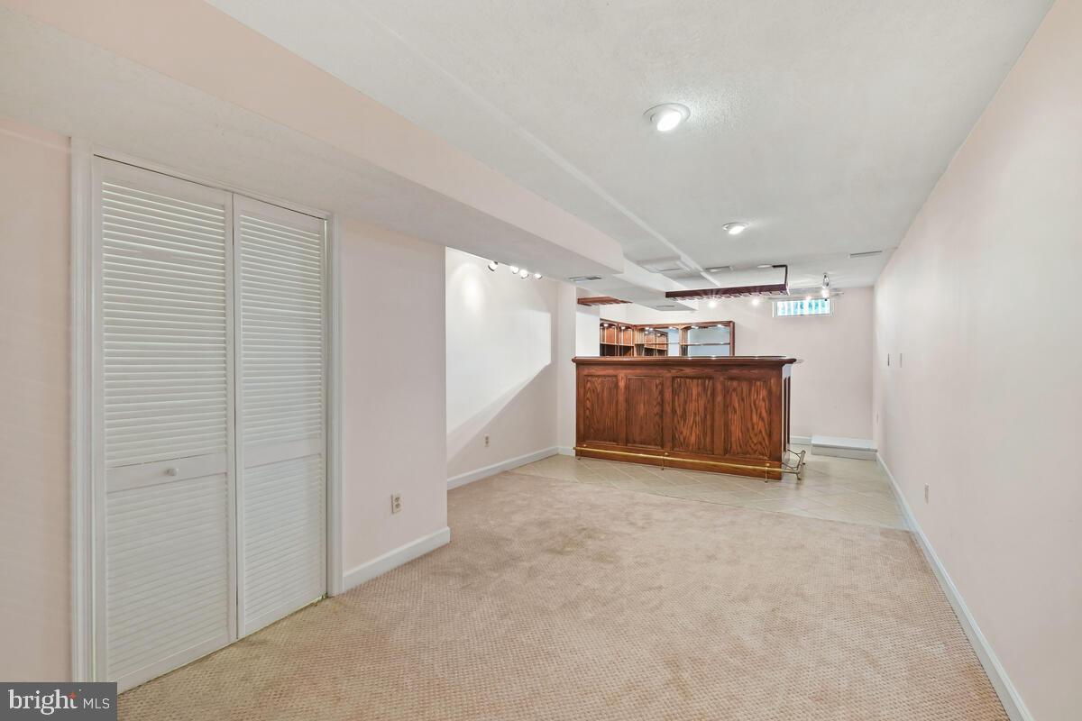 NORTH SHERWOOD FOREST - Residential