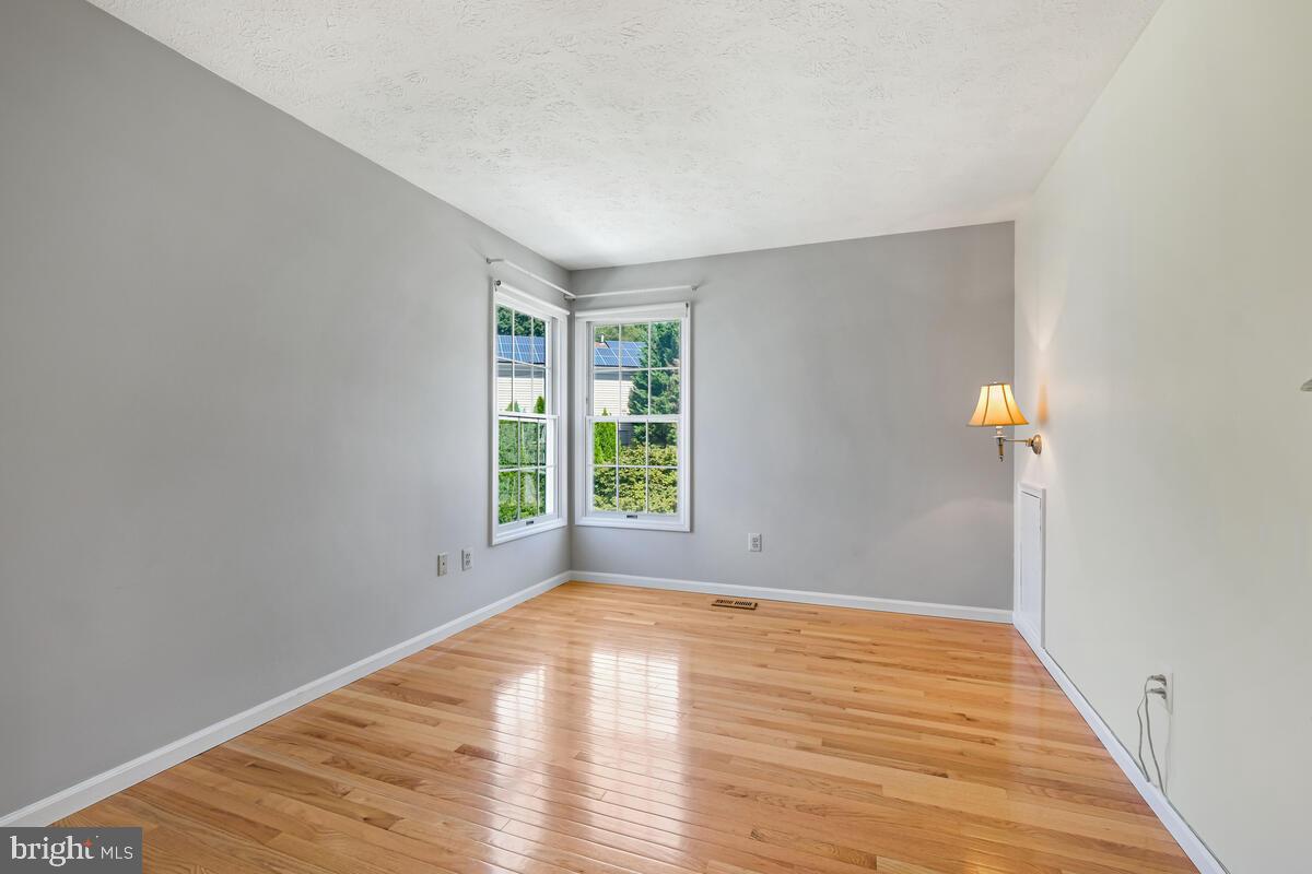 NORTH SHERWOOD FOREST - Residential