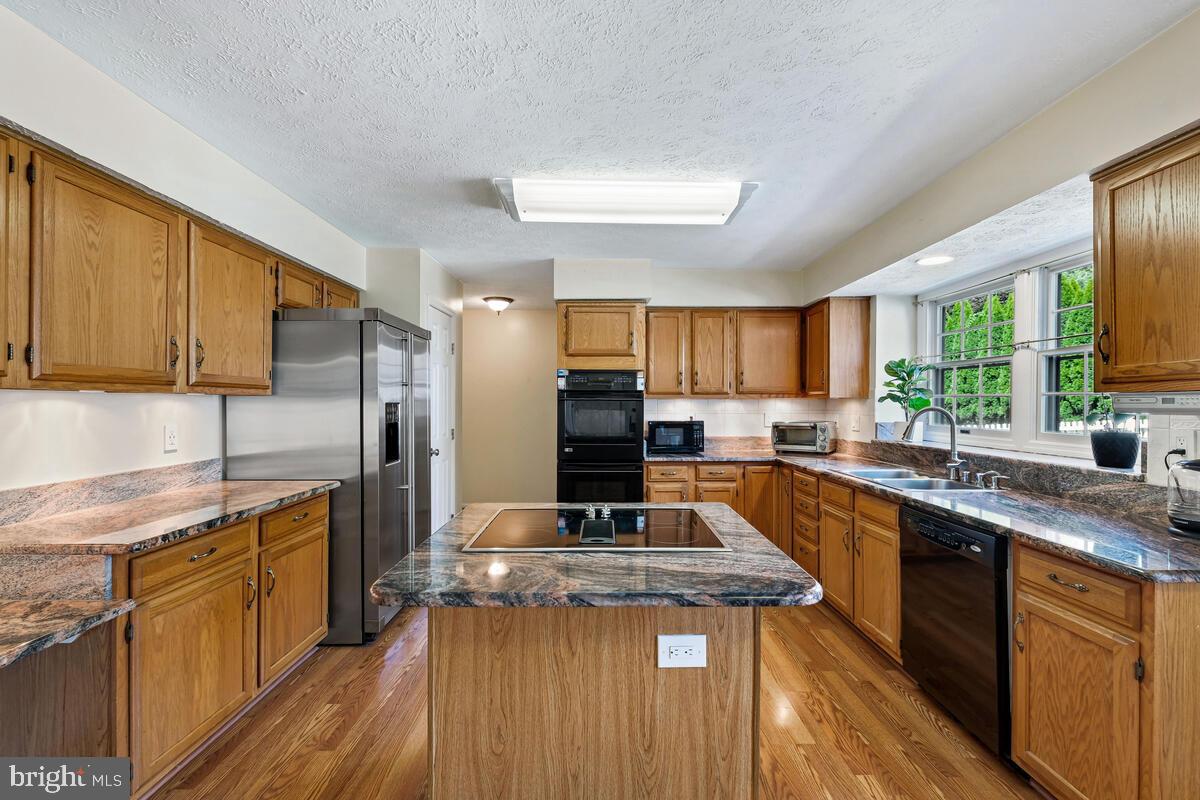 NORTH SHERWOOD FOREST - Residential