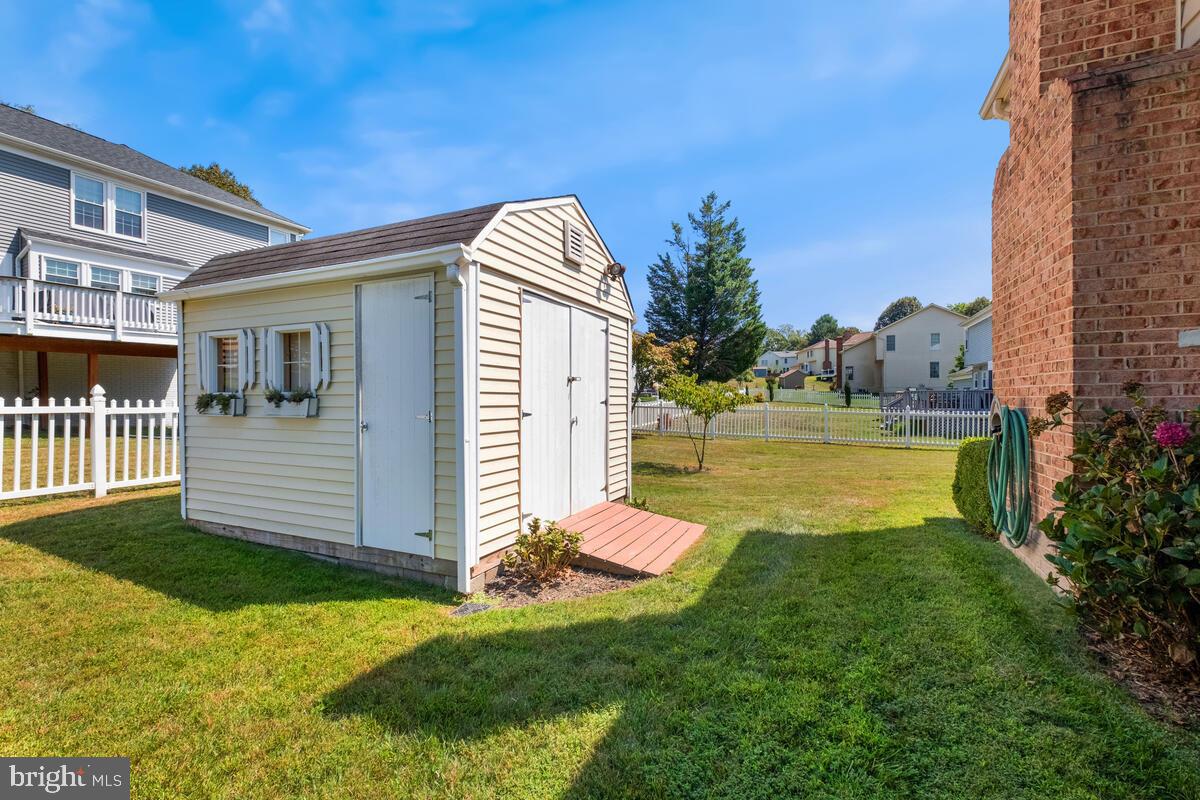 NORTH SHERWOOD FOREST - Residential