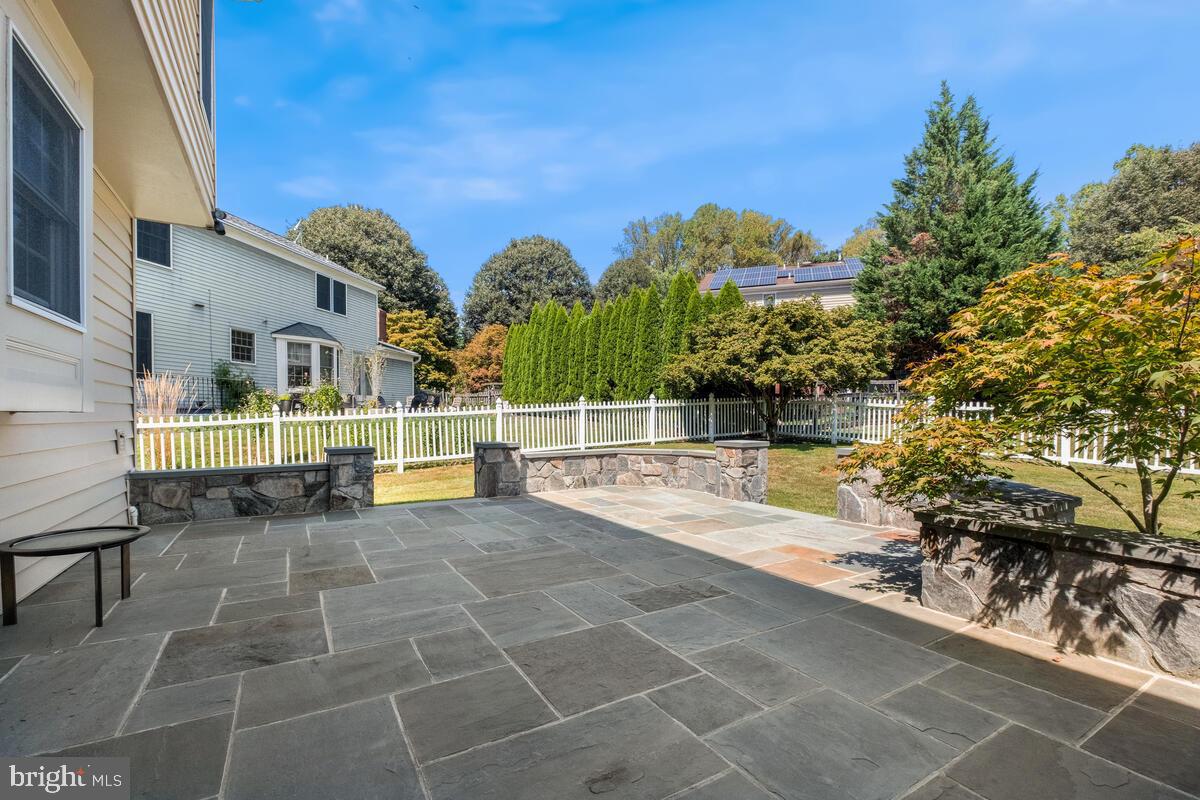 NORTH SHERWOOD FOREST - Residential