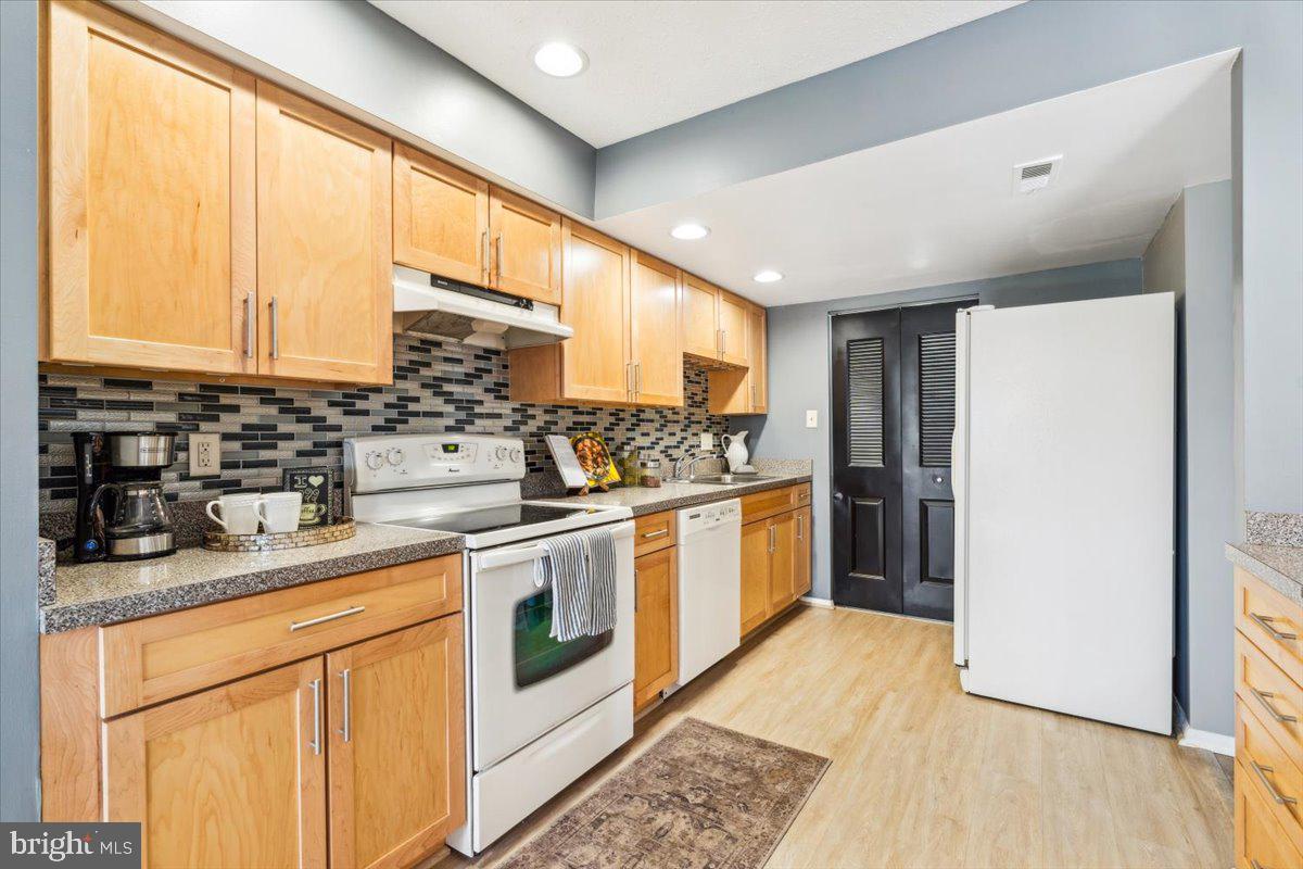 COUNTRYSIDE - Residential