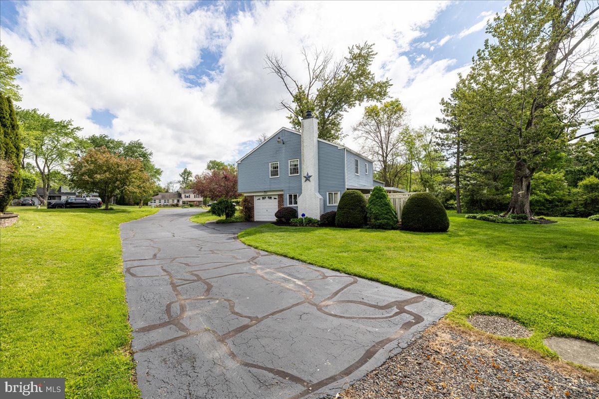 5 CLOVER LANE