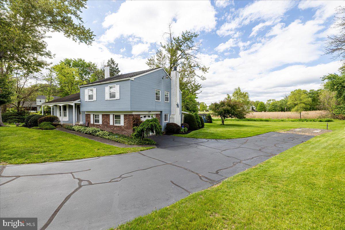 5 CLOVER LANE
