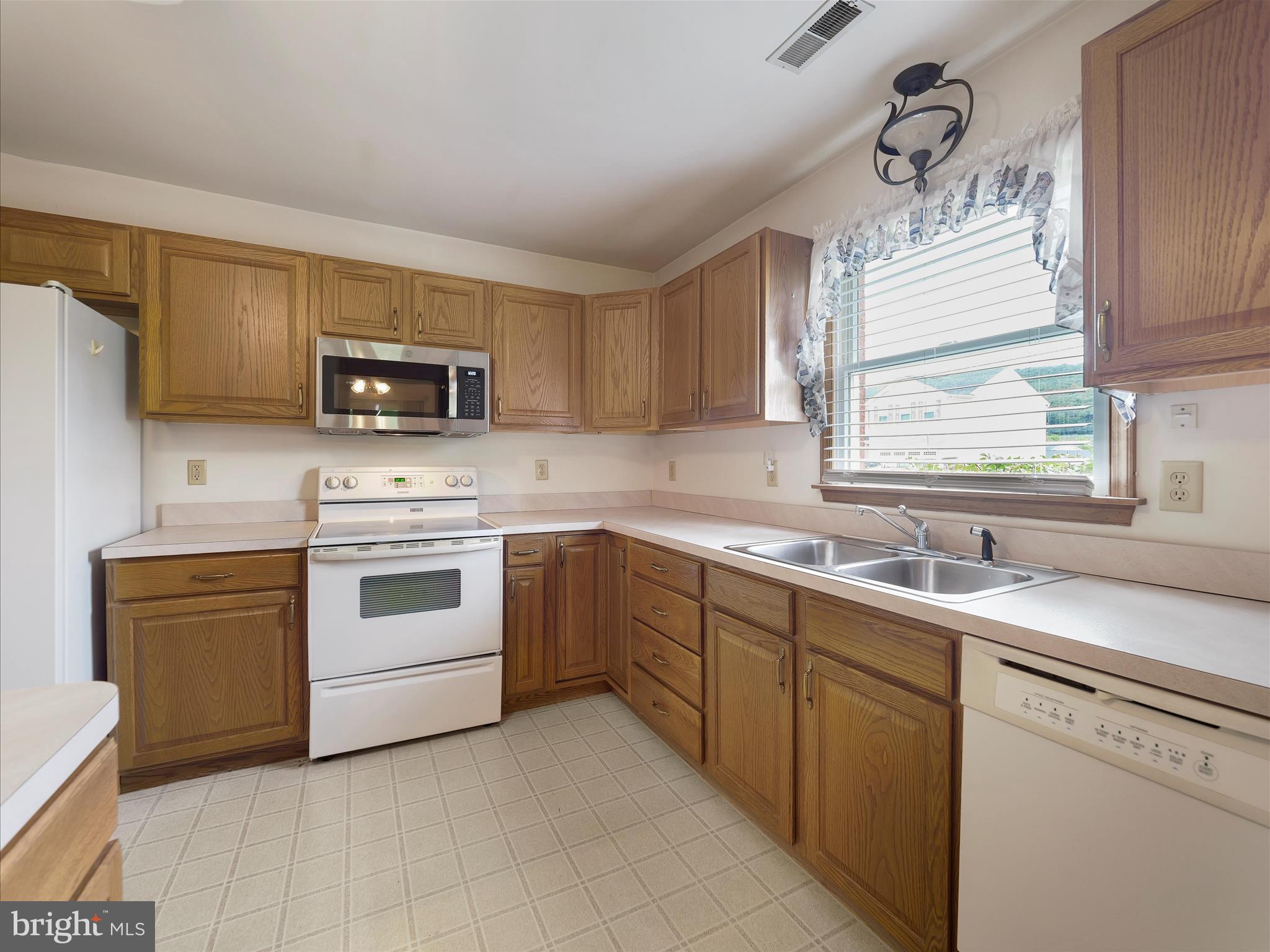 MOUNTAIN SHADOWS - Residential