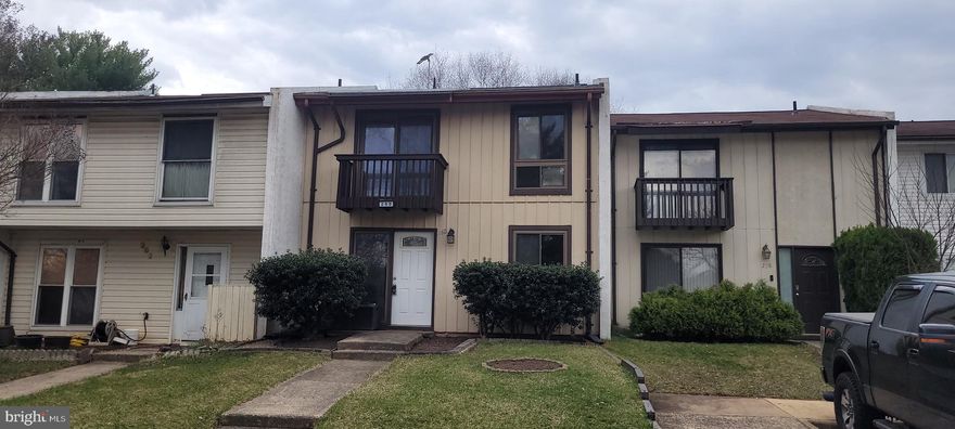 4 Bedroom, 2.5 Bathroom Townhouse. New Paint and Carpet, move in ready. Near schools, shopping and Major Commuter Routes, Rt 7, Rt. 28 and Algonkian Pkwy. NOVA Community College is just down the road. 2 Assigned Parking Spaces!