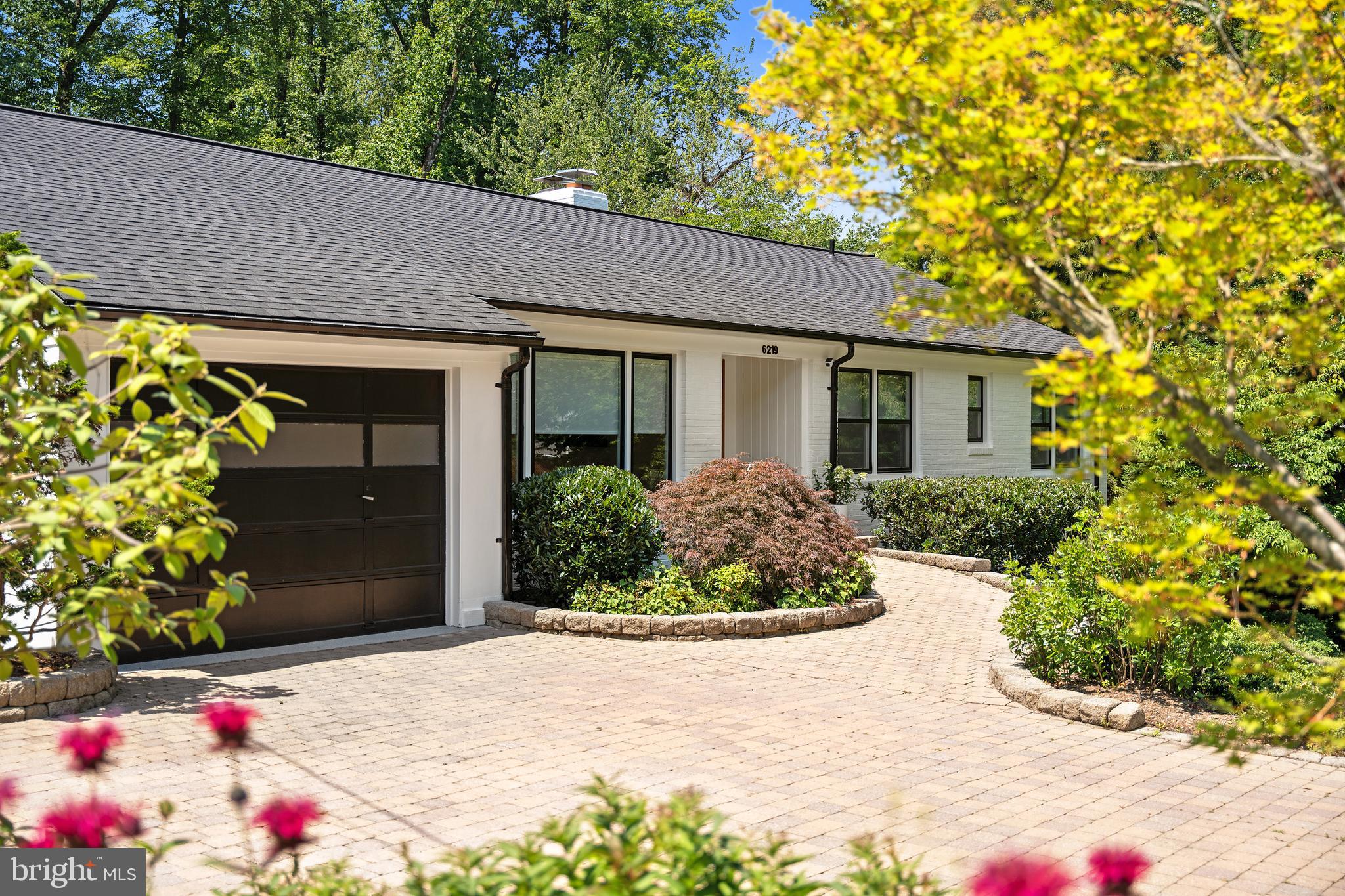 LAKE BARCROFT - Residential