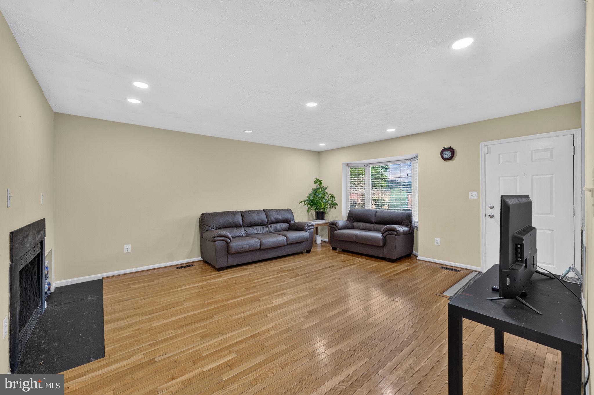 1152 SOUTHERN NIGHT LANE
