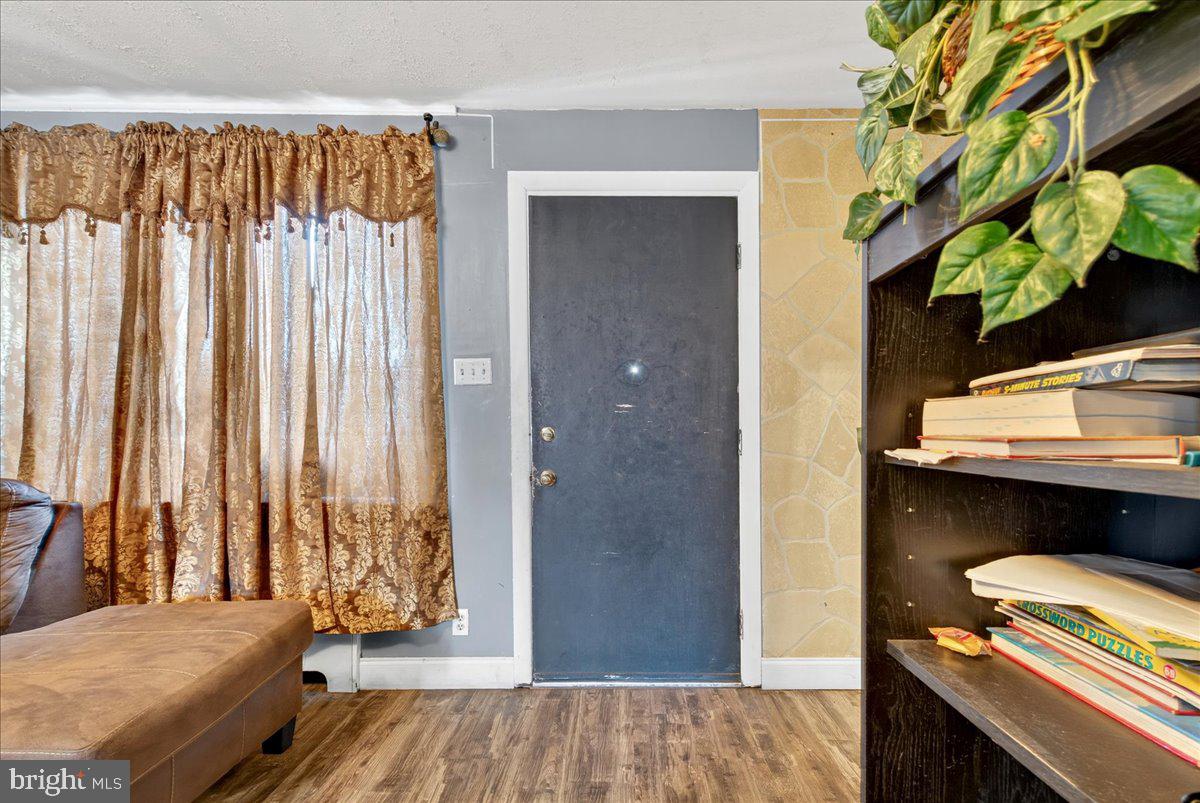 OXFORD CIRCLE - Residential