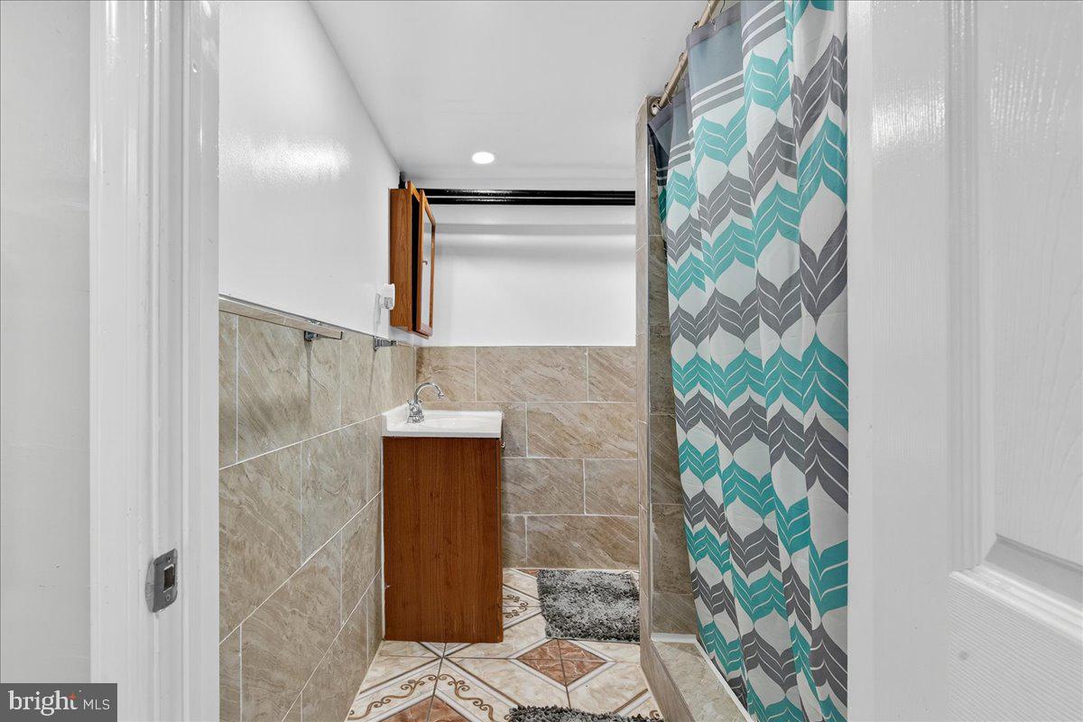 OXFORD CIRCLE - Residential