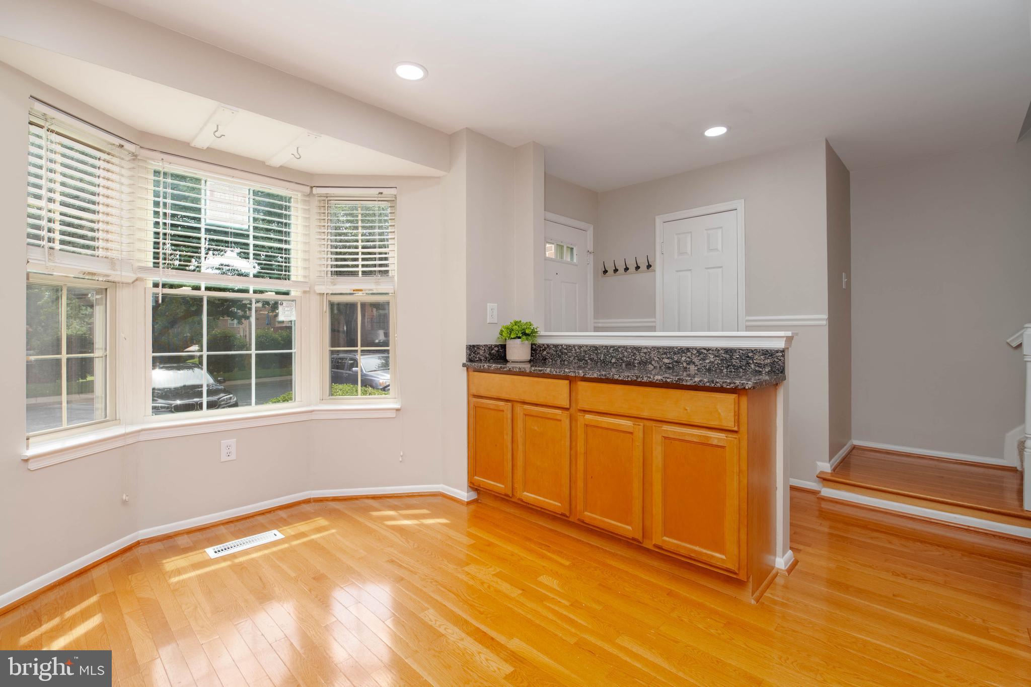 6 FAR CORNERS COURT