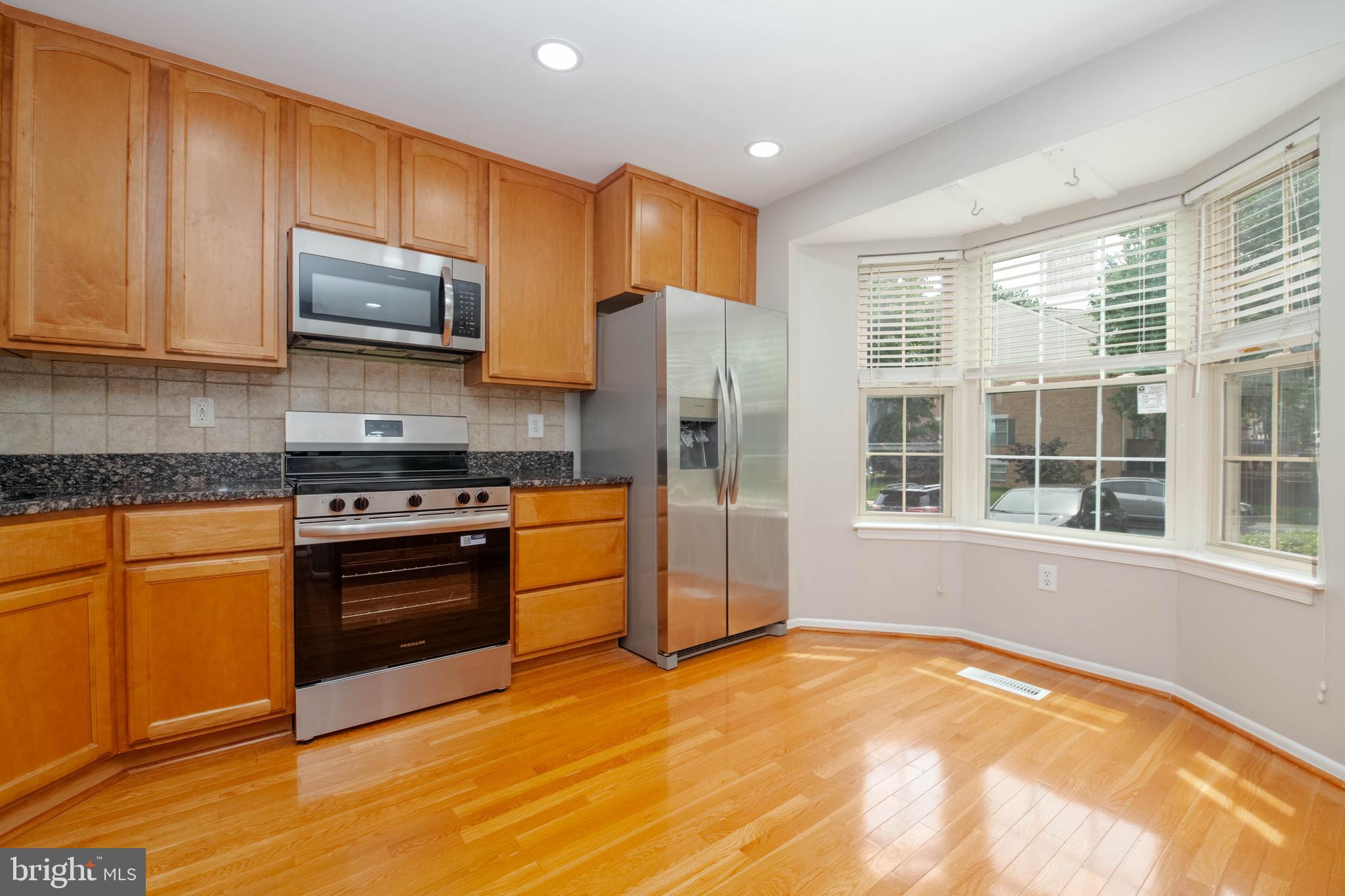 6 FAR CORNERS COURT