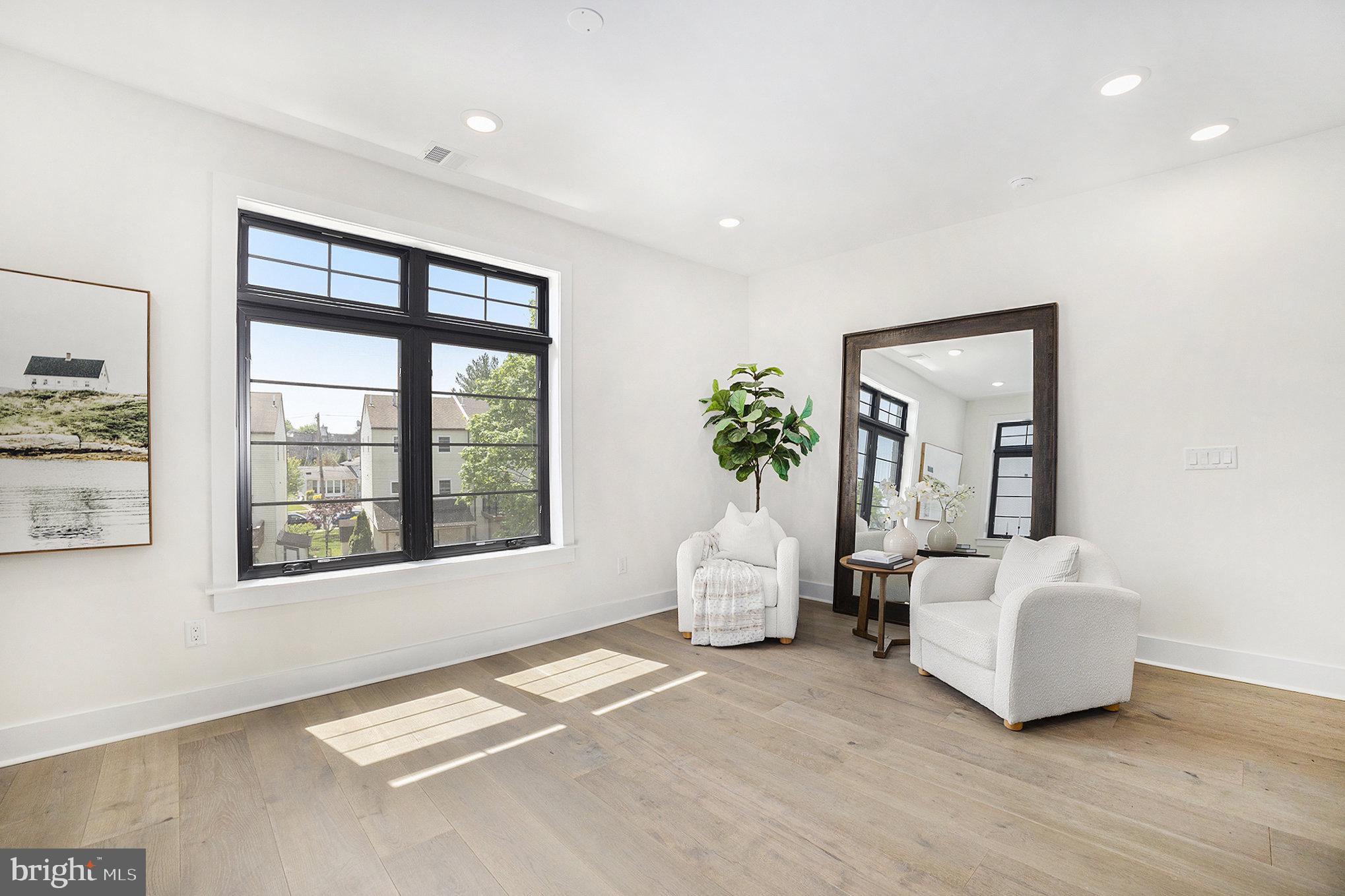 ROXBOROUGH - Residential