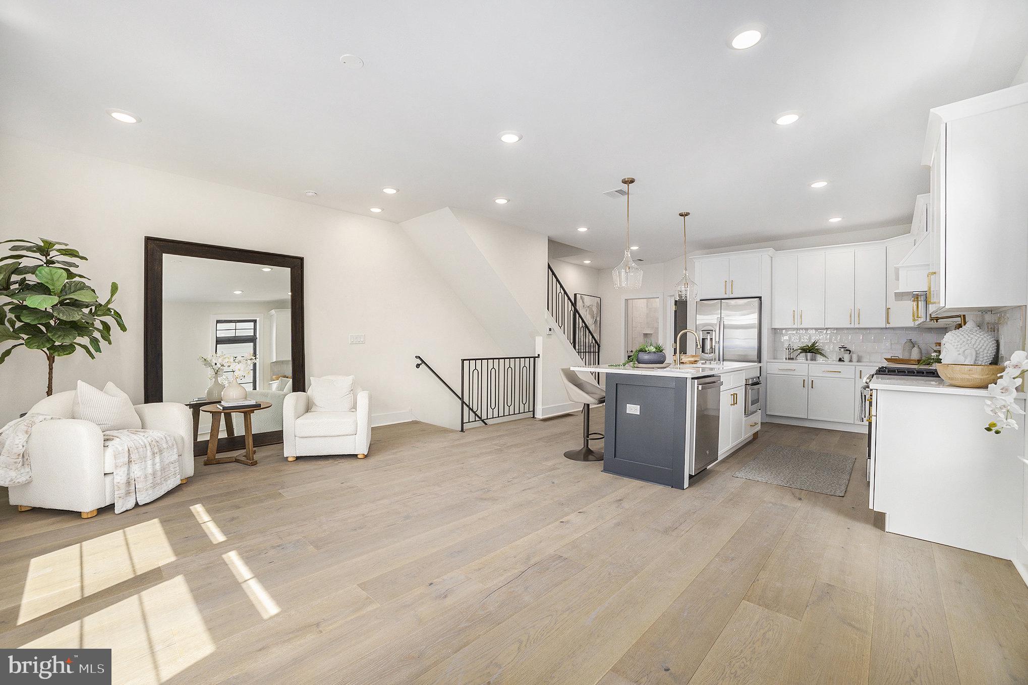 ROXBOROUGH - Residential