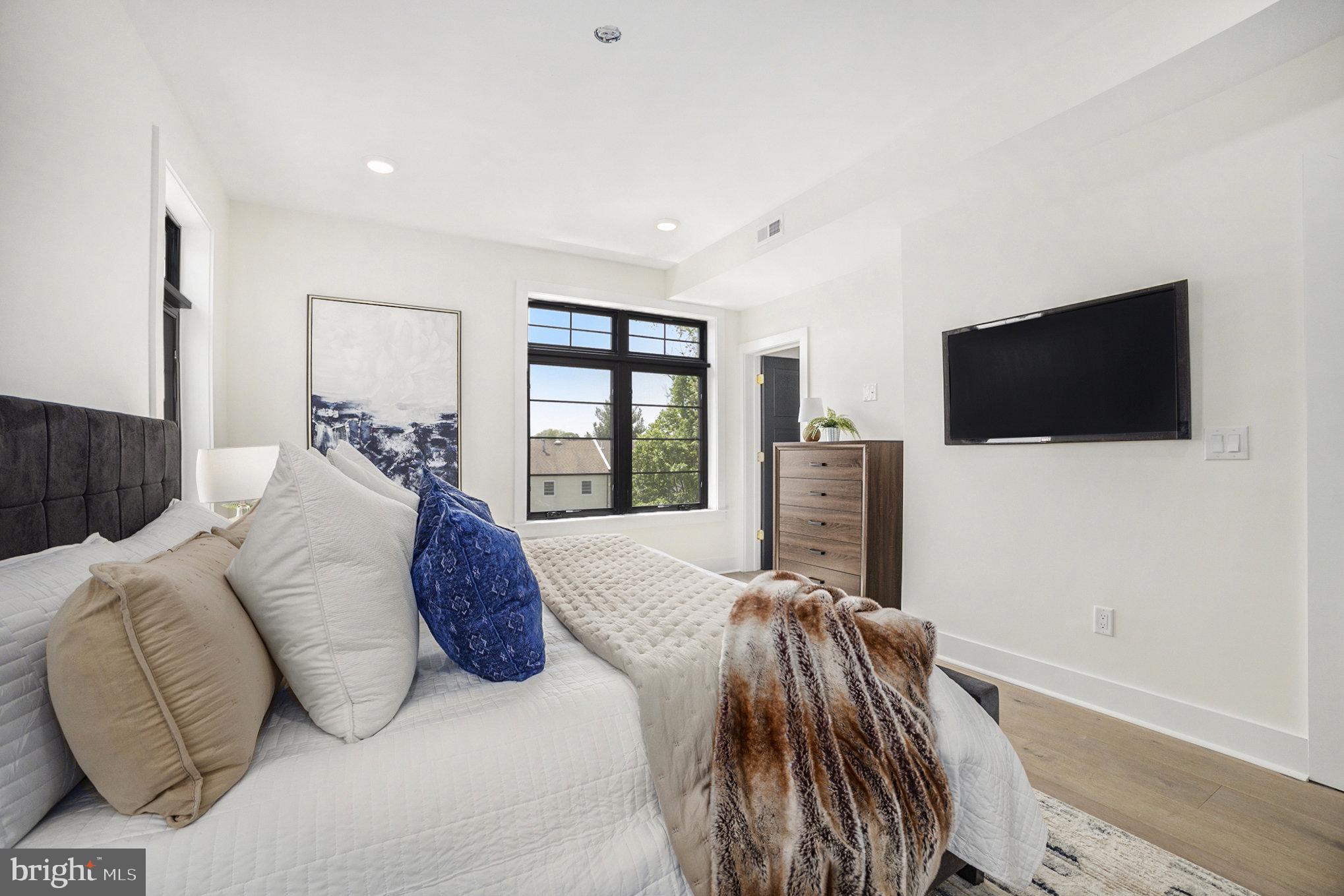 ROXBOROUGH - Residential