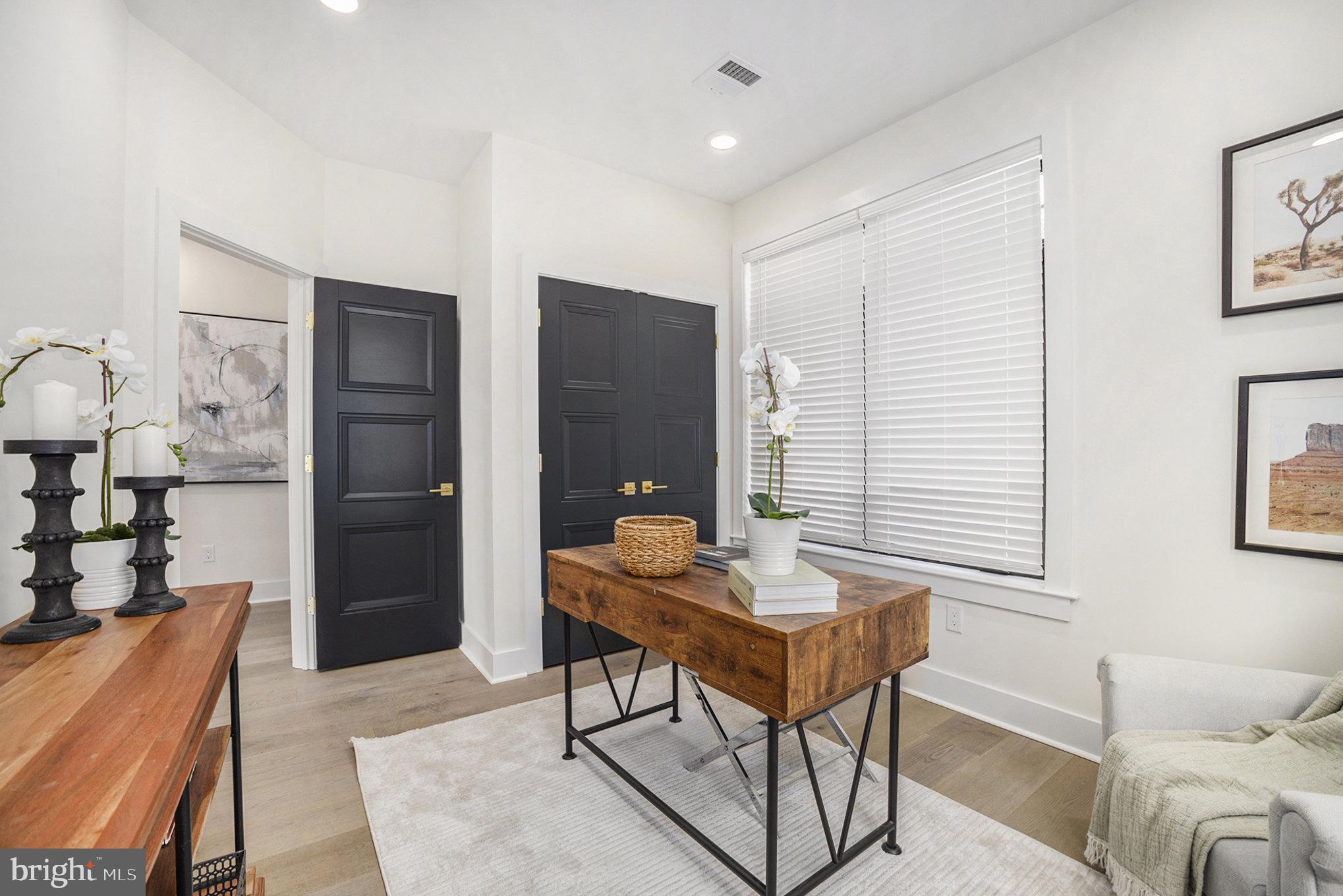 ROXBOROUGH - Residential