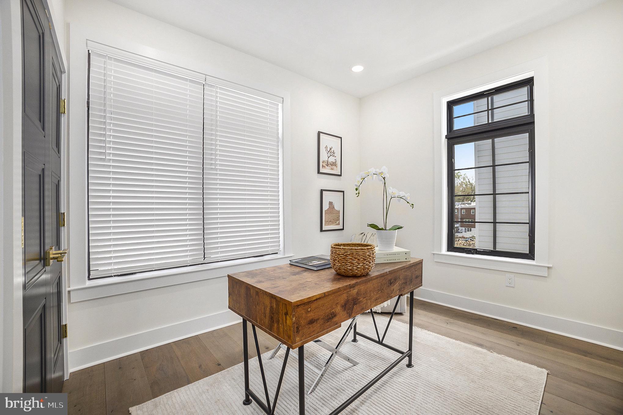 ROXBOROUGH - Residential