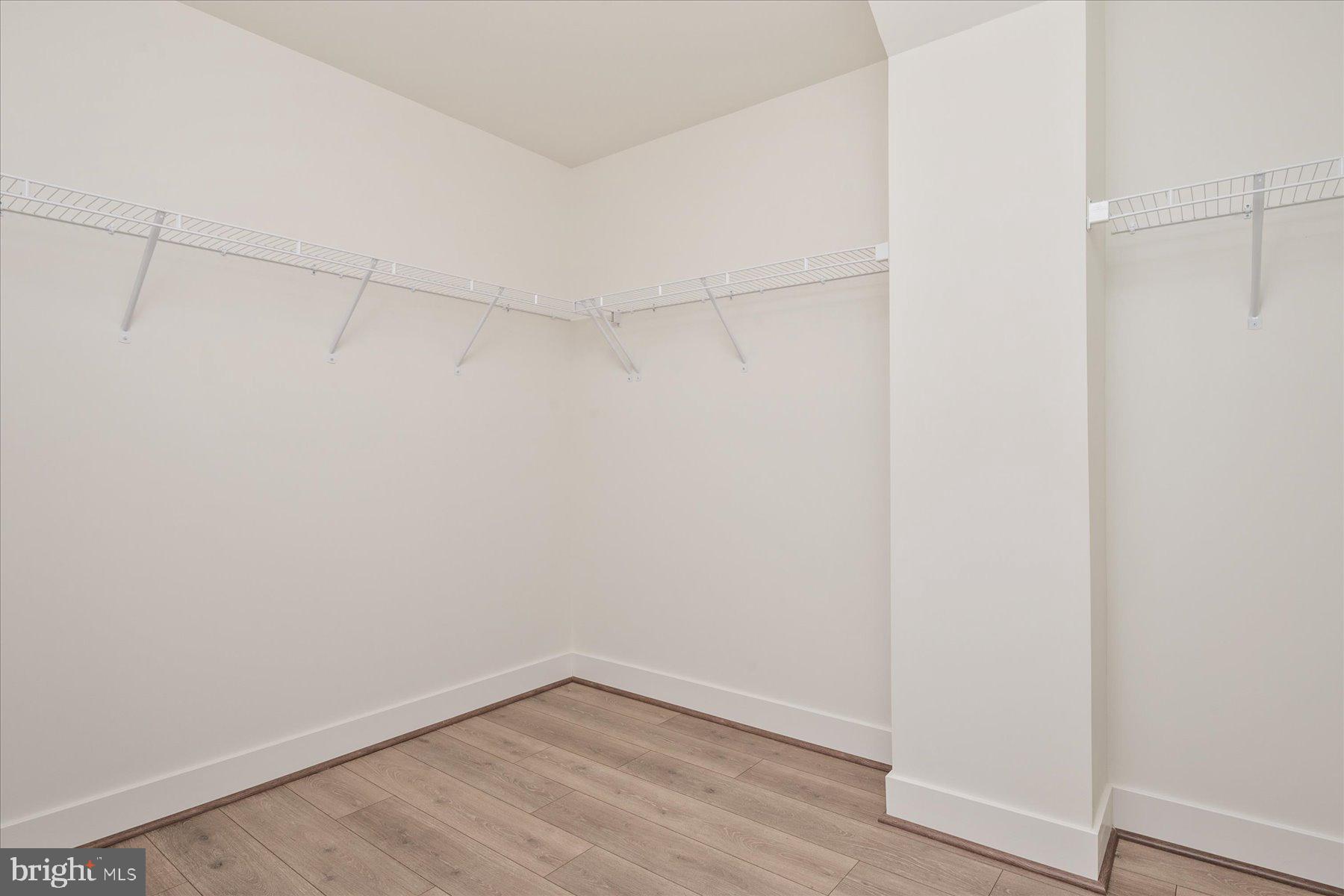 HOLLAND POINT - Residential