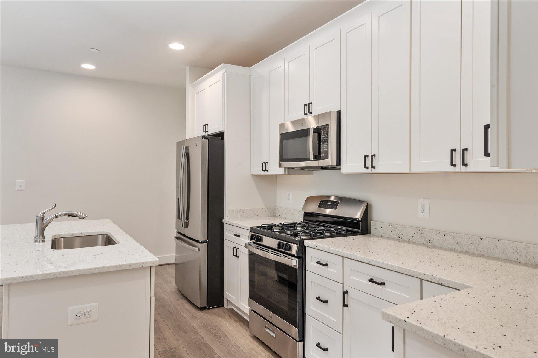 HOLLAND POINT - Residential