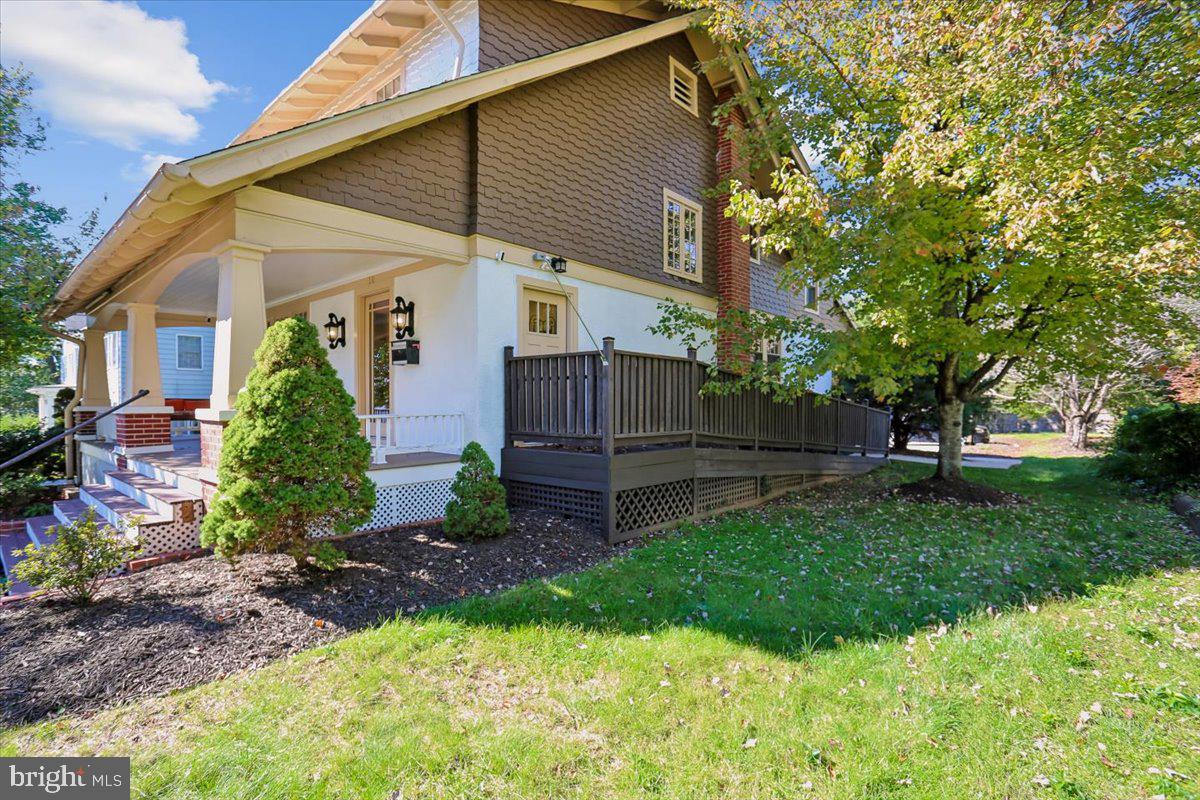 10 BROOKES AVENUE