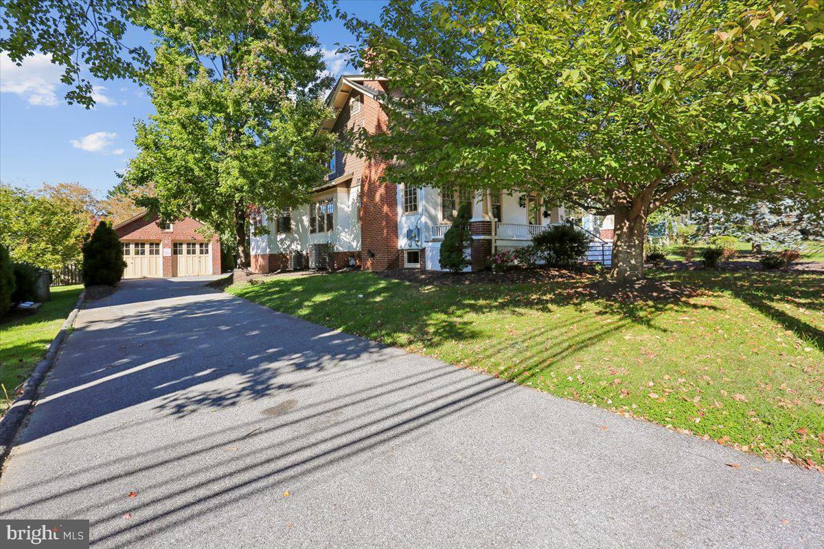 10 BROOKES AVENUE