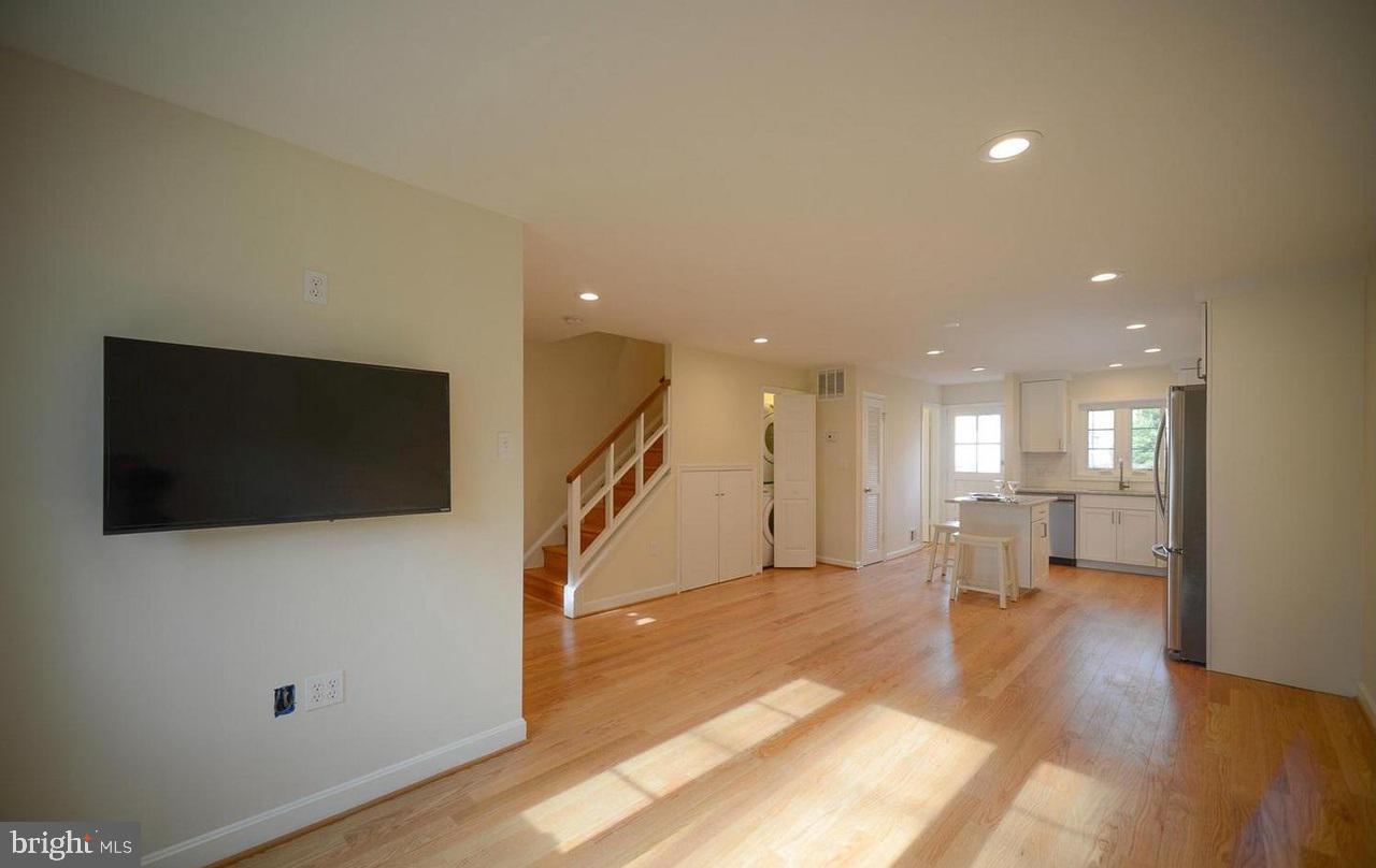 SILVER SPRING - Residential Lease