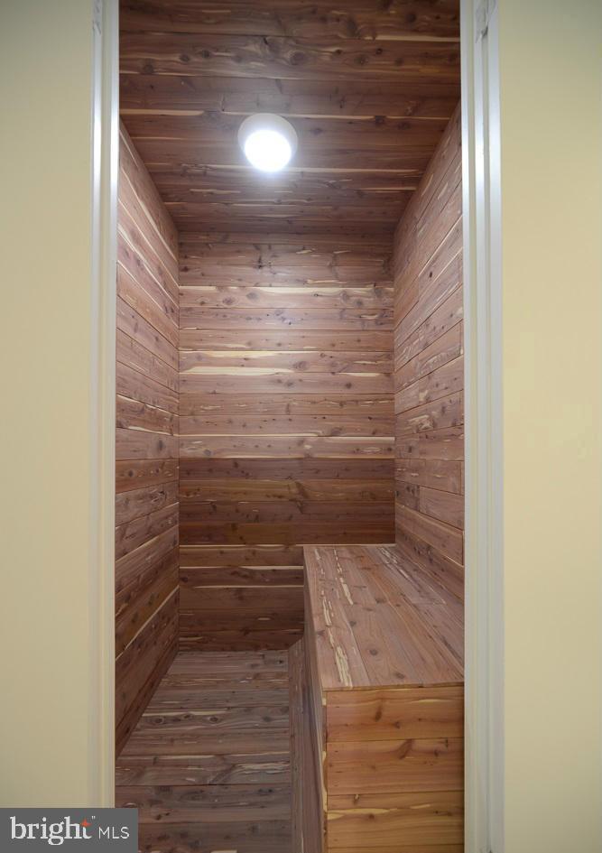 SILVER SPRING - Residential Lease