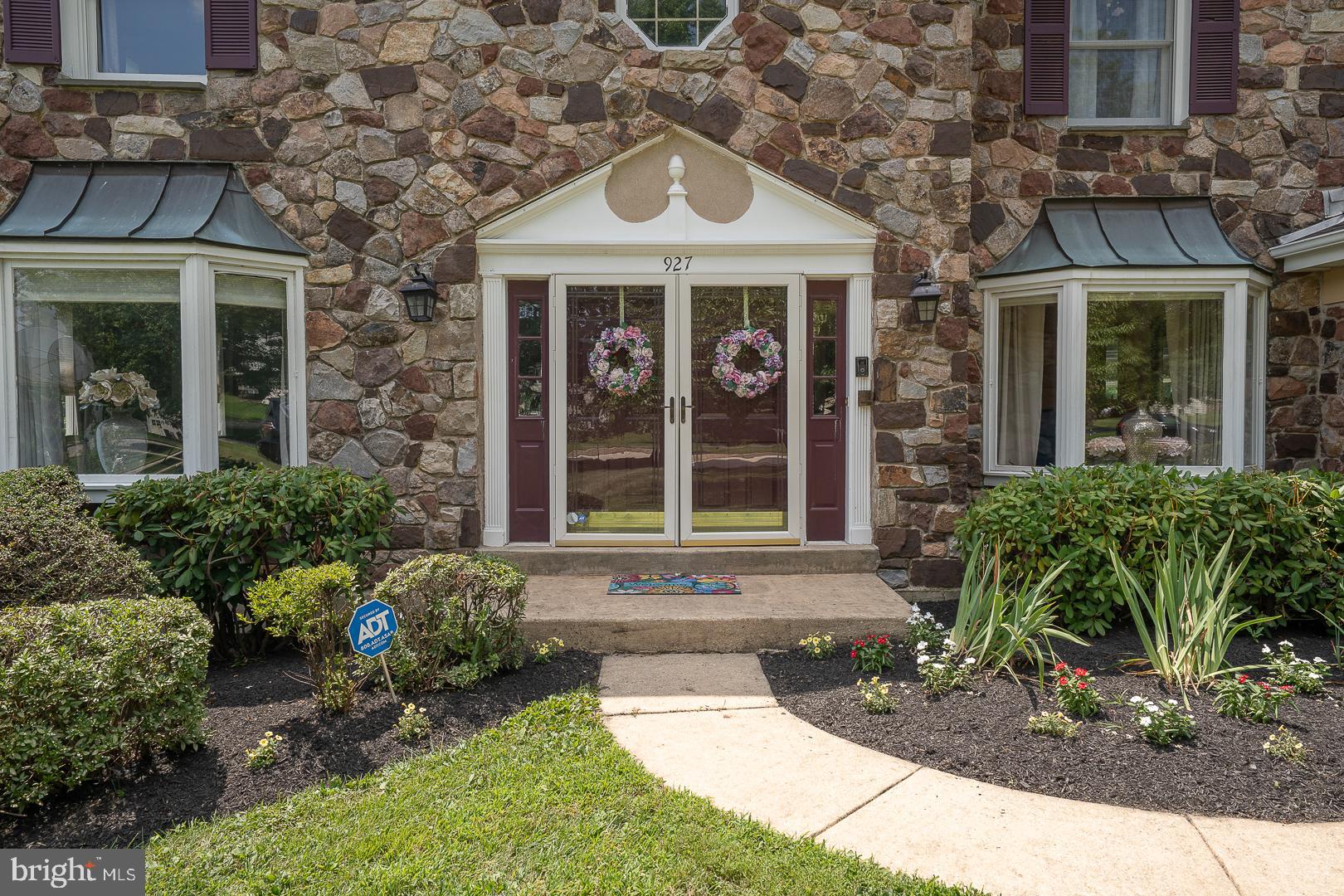 927 CAPITOL CIRCLE