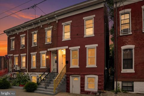 Townhouse For Sale - 308 W Hanover Street<br/> Mercer County, TRENTON, NJ 08618