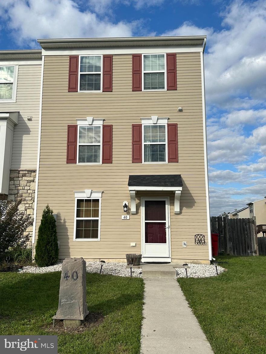 Welcome to 40 Private Ct., a conveniently located home, perfect for commuters and shoppers. The ground-level entrance opens into a spacious finished area, with access to an unfinished section that leads to the fenced backyard! 
The main floor features a bright living room, half bath, breakfast nook and a kitchen with an island. Laminate flooring runs through most rooms, with tiled bathrooms. Upstairs, the third floor includes two bedrooms that share a full bathroom. The primary suite offers a walk-in closet and an ensuite with a soaking tub and separate shower.

Outside, the fenced backyard has a cozy patio, perfect for relaxing or entertaining. The property includes two designated parking spots, with ample visitor parking. Surrounding the townhouses are large open grassy areas, offering extra space for outdoor activities. Minutes from Inwood, Winchester and Charles Town. Schedule your showing today!