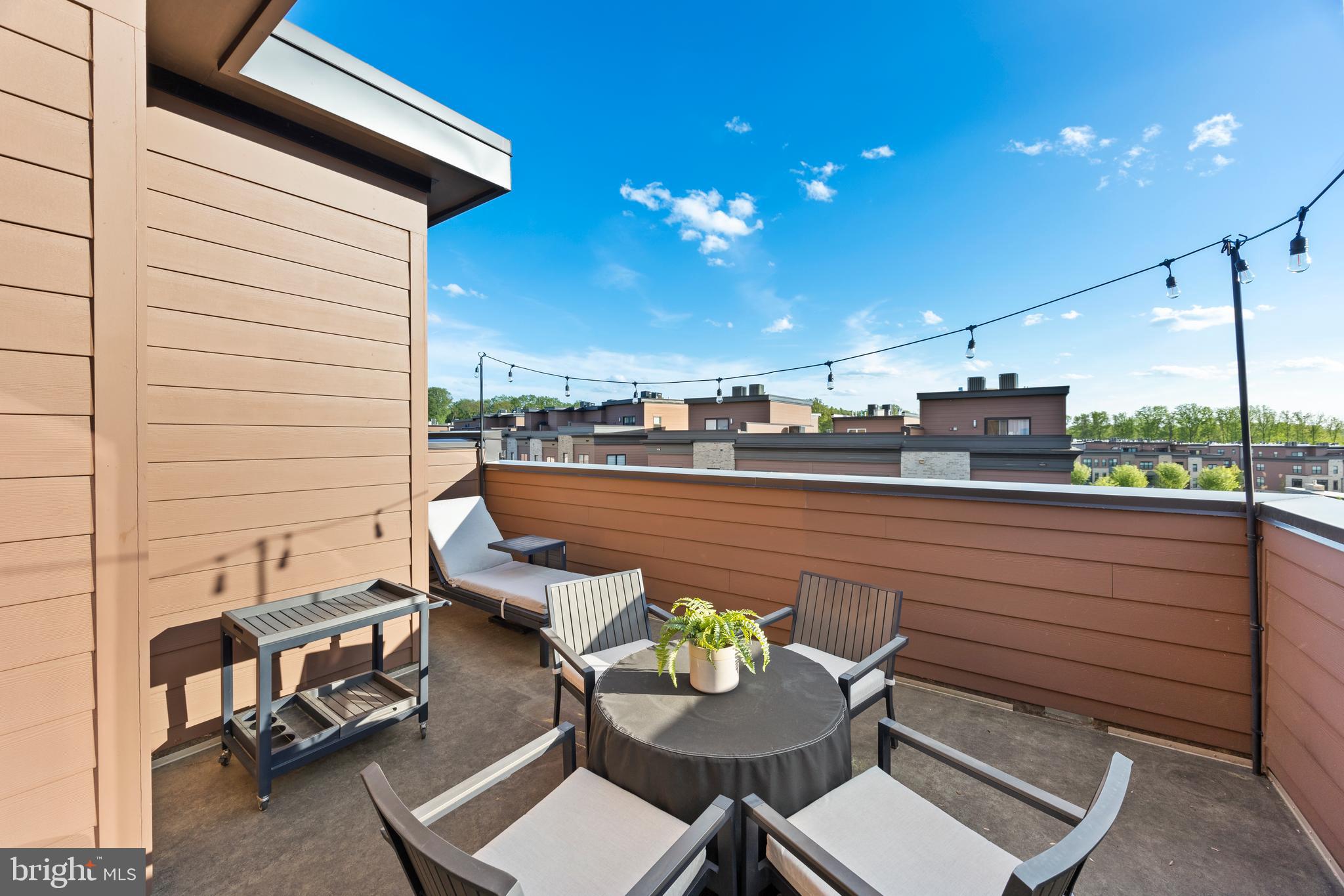 TOWER OAKS - Residential