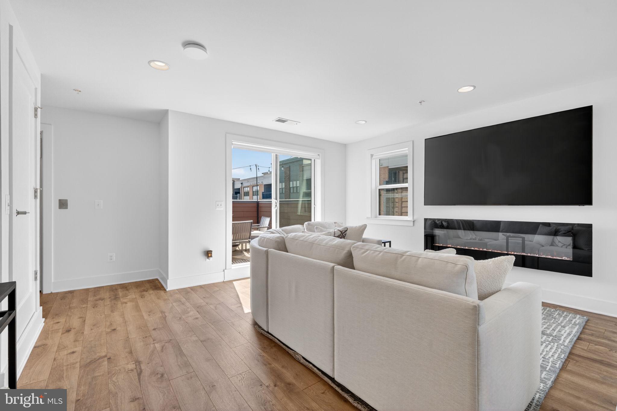 TOWER OAKS - Residential