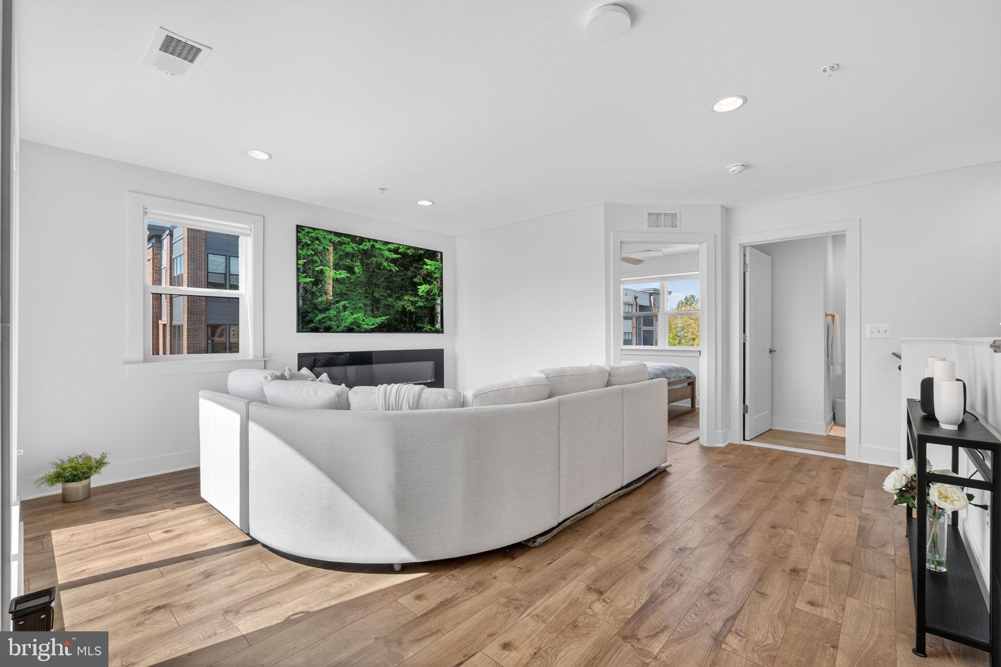 TOWER OAKS - Residential