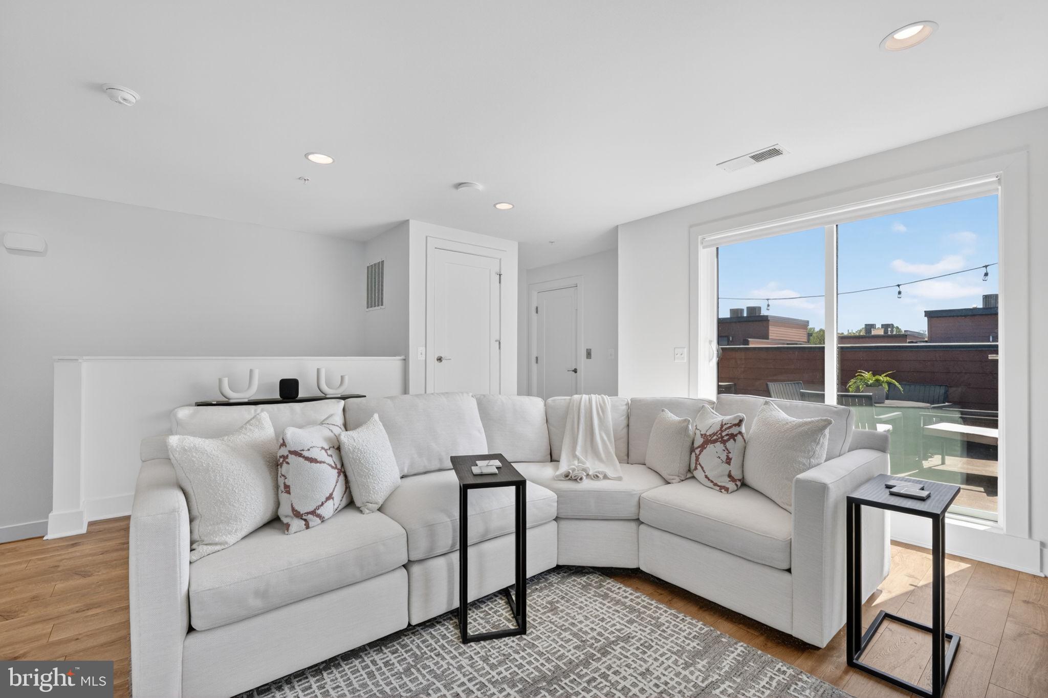 TOWER OAKS - Residential