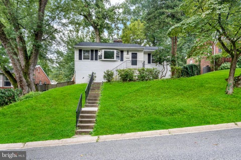 Photo of 121 Whitmoor Terrace, SILVER SPRING, MD 20901 (MLS # MDMC2248126)