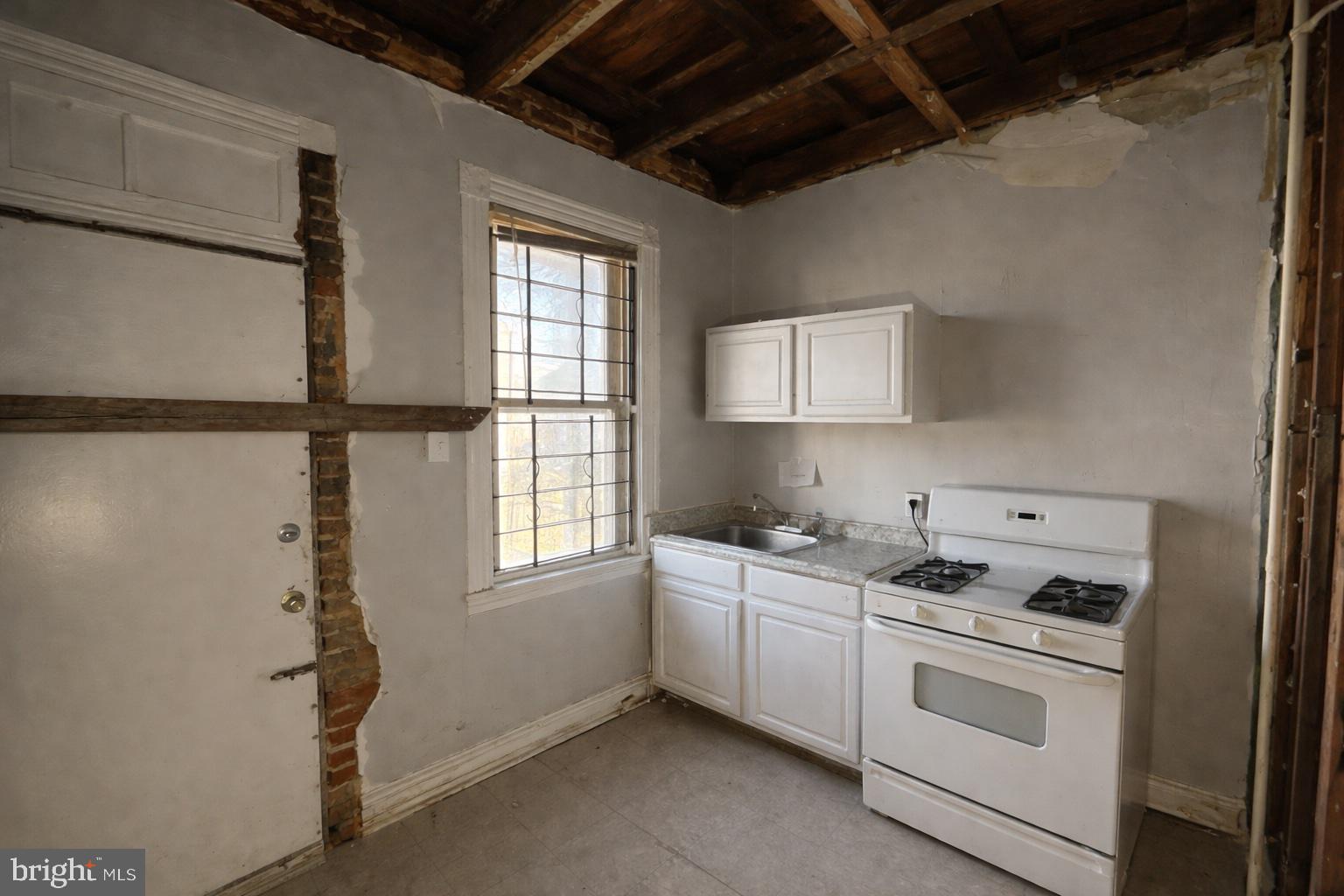 SANDTOWN-WINCHESTER - Residential