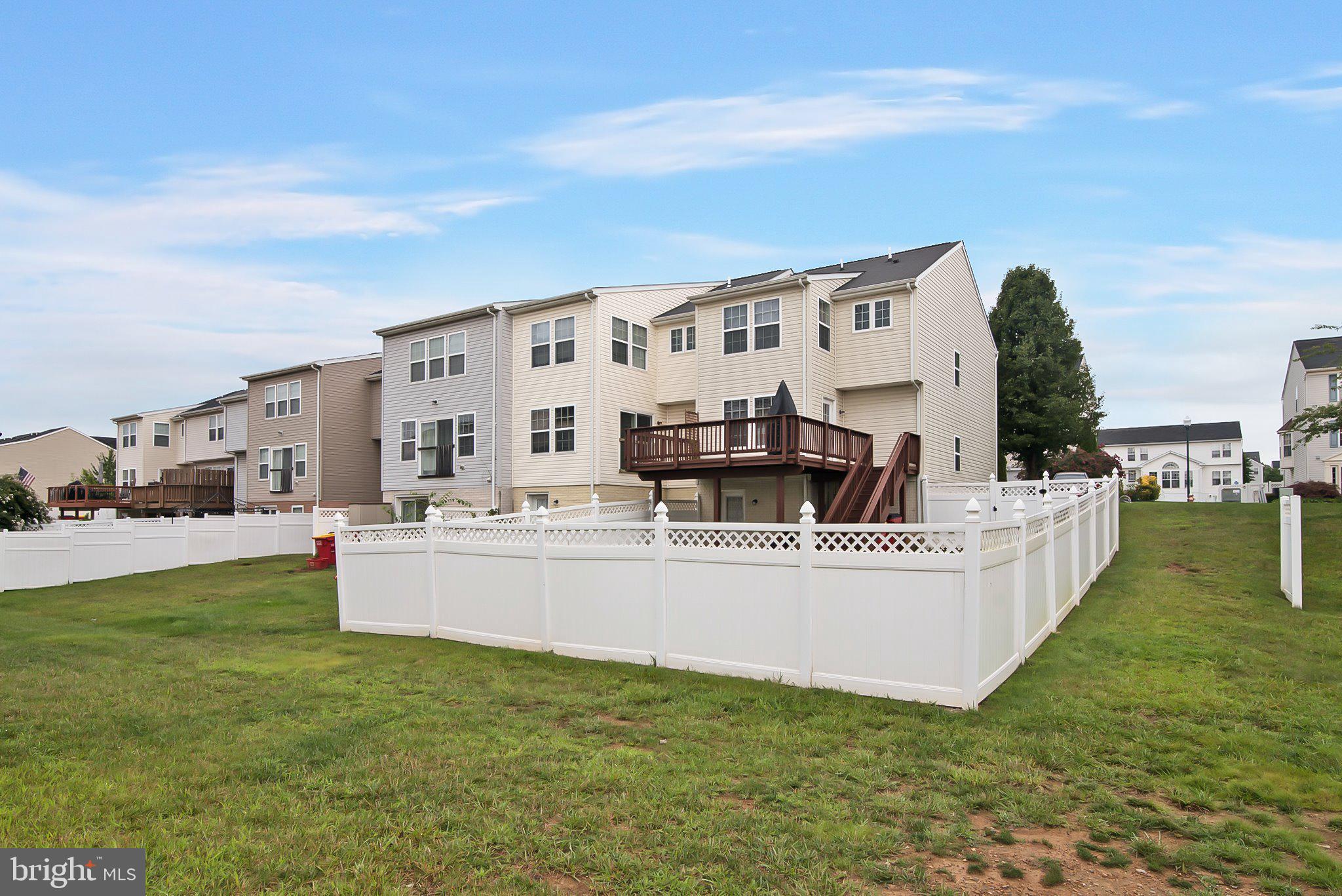 LAKELAND PLACE - Residential