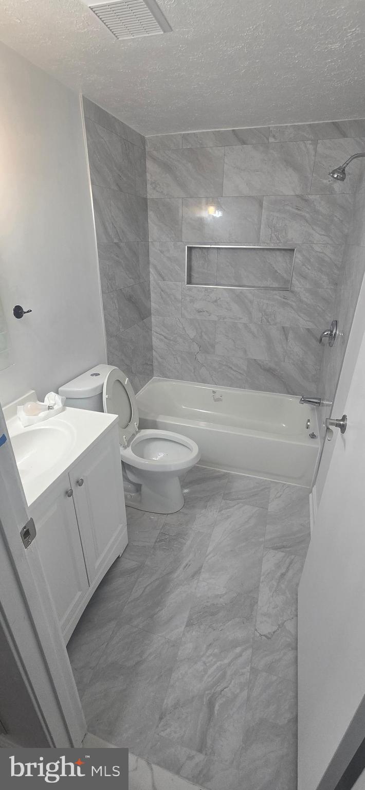 CLINTON WOODS - Residential