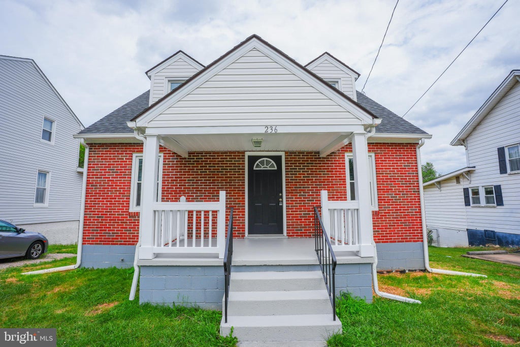 Photo of 236 Shawnee Avenue, WINCHESTER, VA 22601 (MLS # VAWI2011258)
