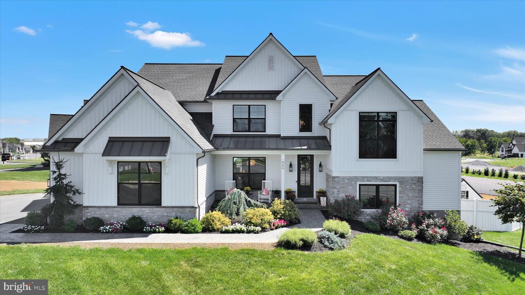 Photo of 500 Sunset Boulevard, ANNVILLE, PA 17003 (MLS # PALN2028654)