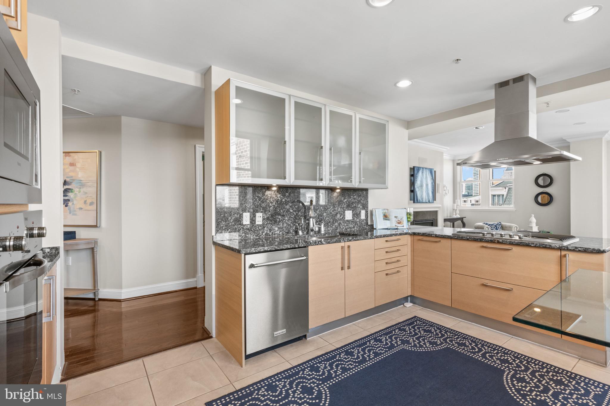 THE RITZ-CARLTON RESIDENCES - Residential