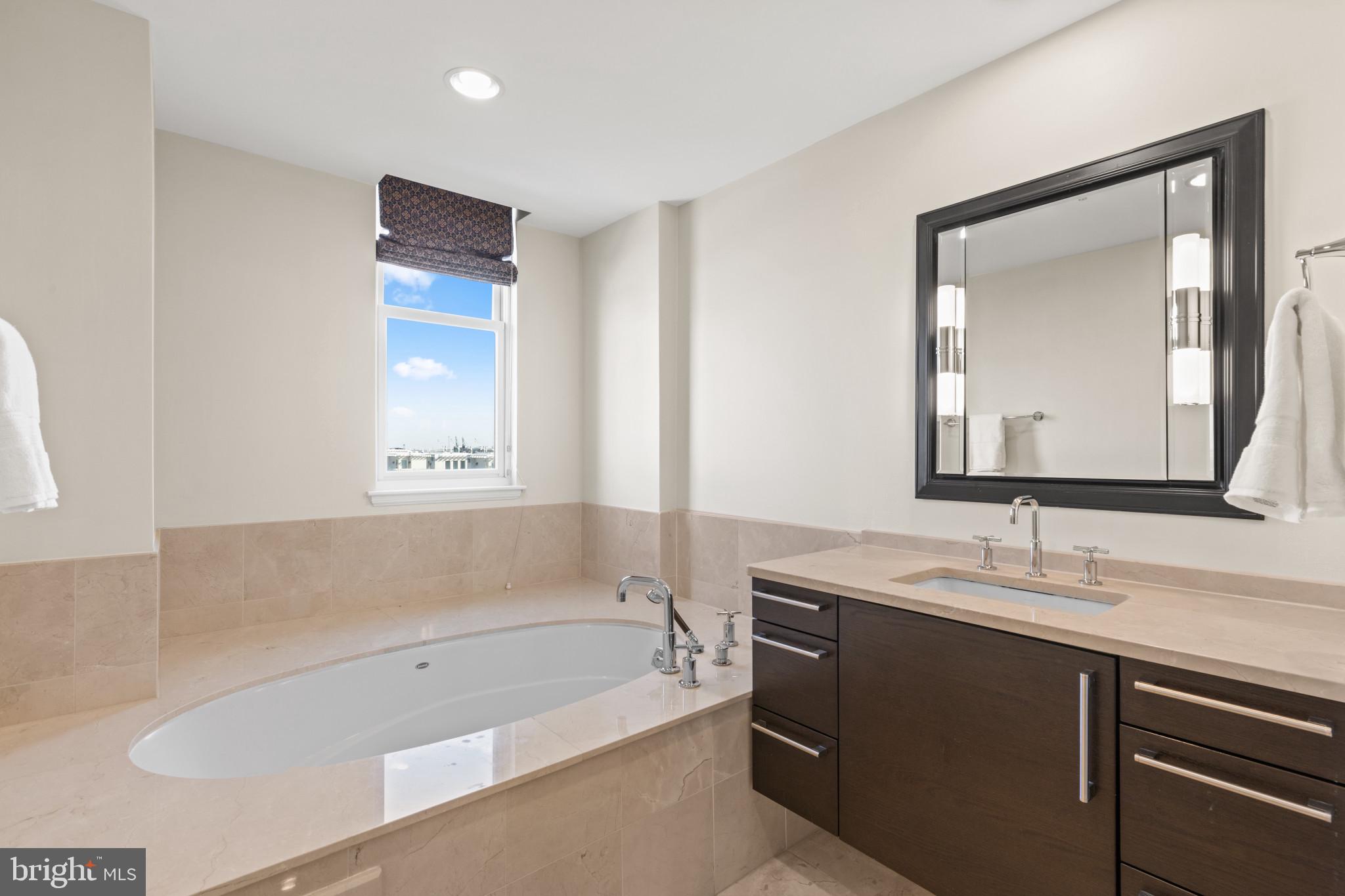 THE RITZ-CARLTON RESIDENCES - Residential