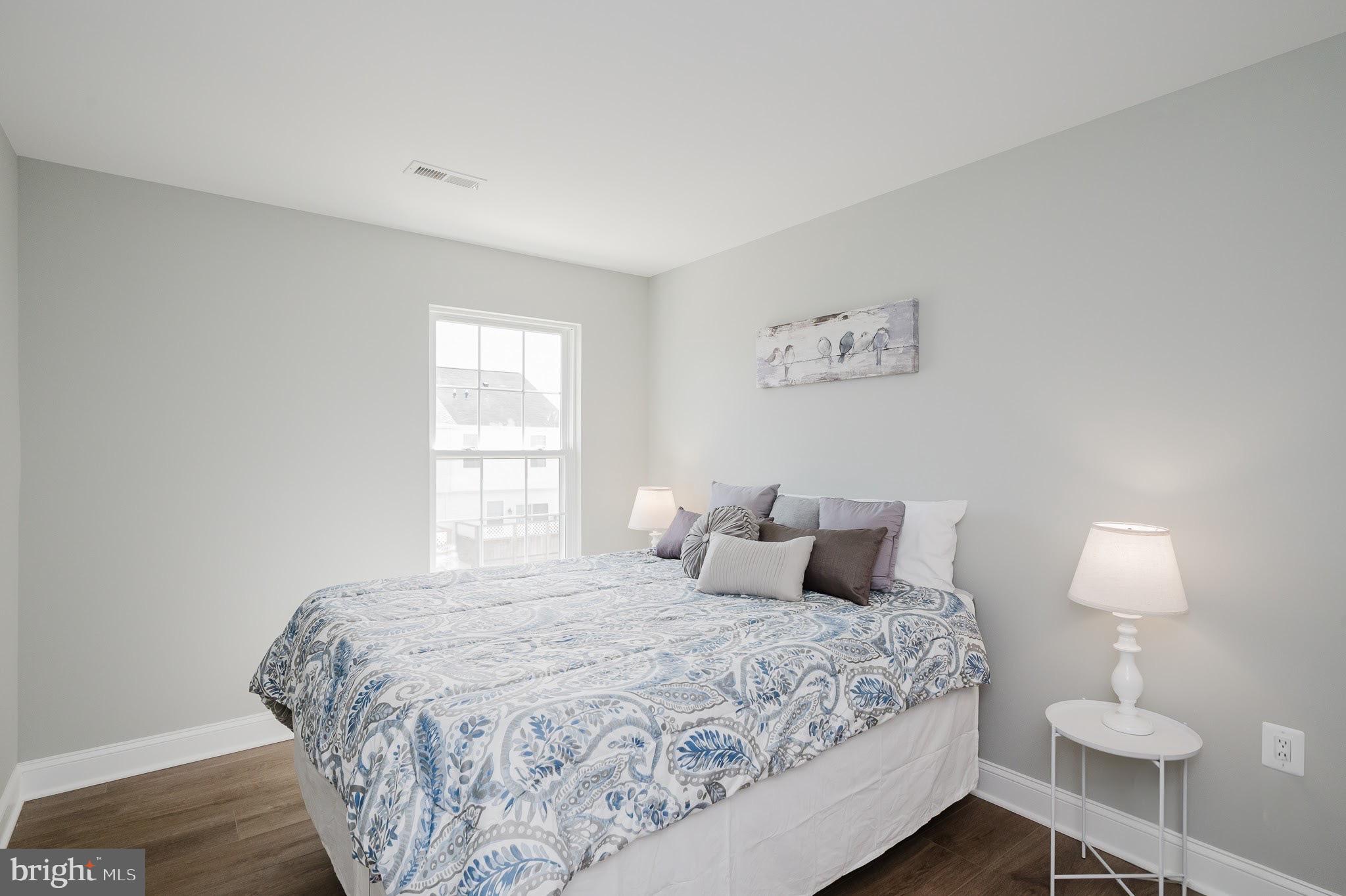 HOLLY WOODS - Residential