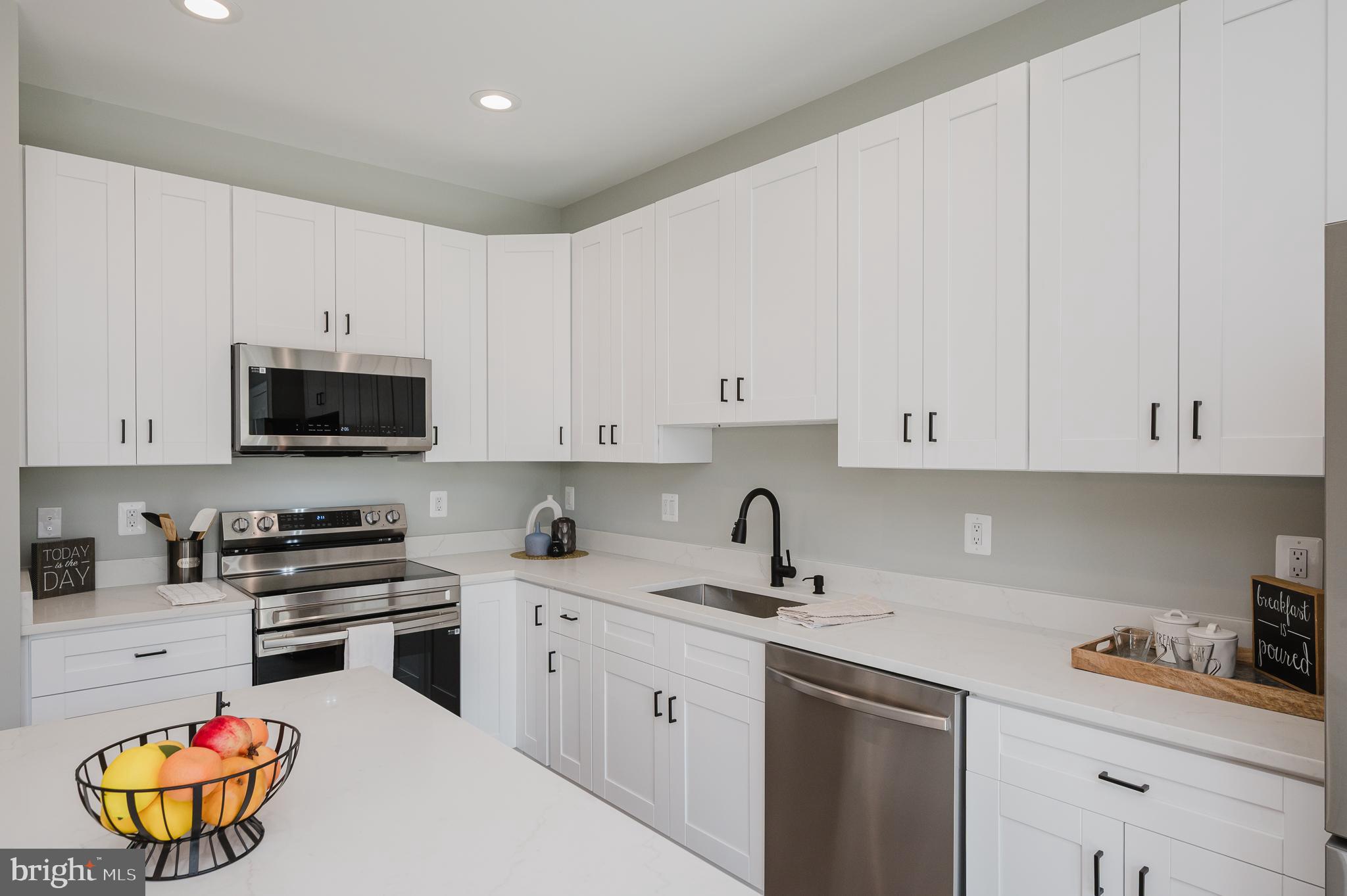 HOLLY WOODS - Residential