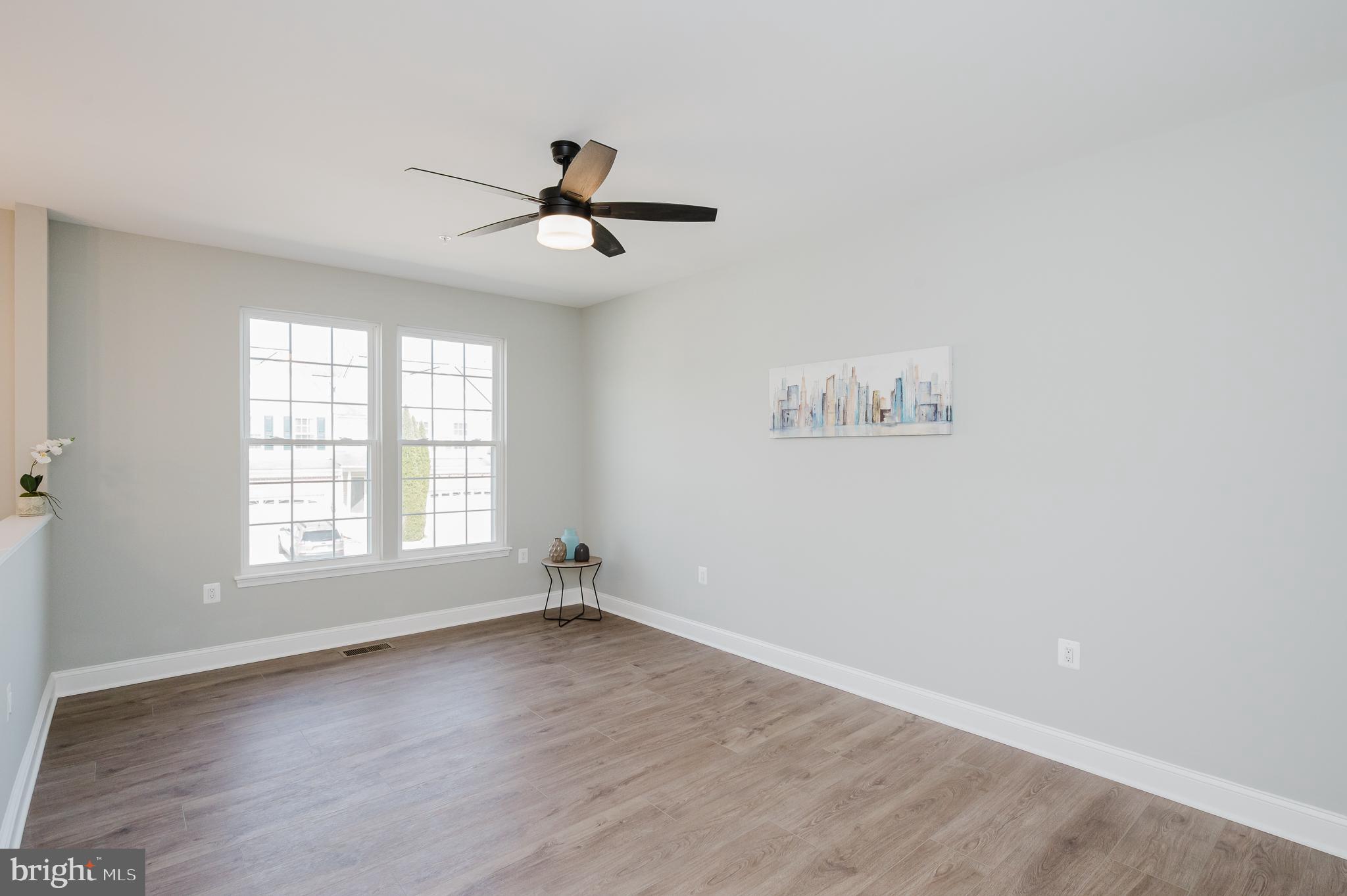 HOLLY WOODS - Residential