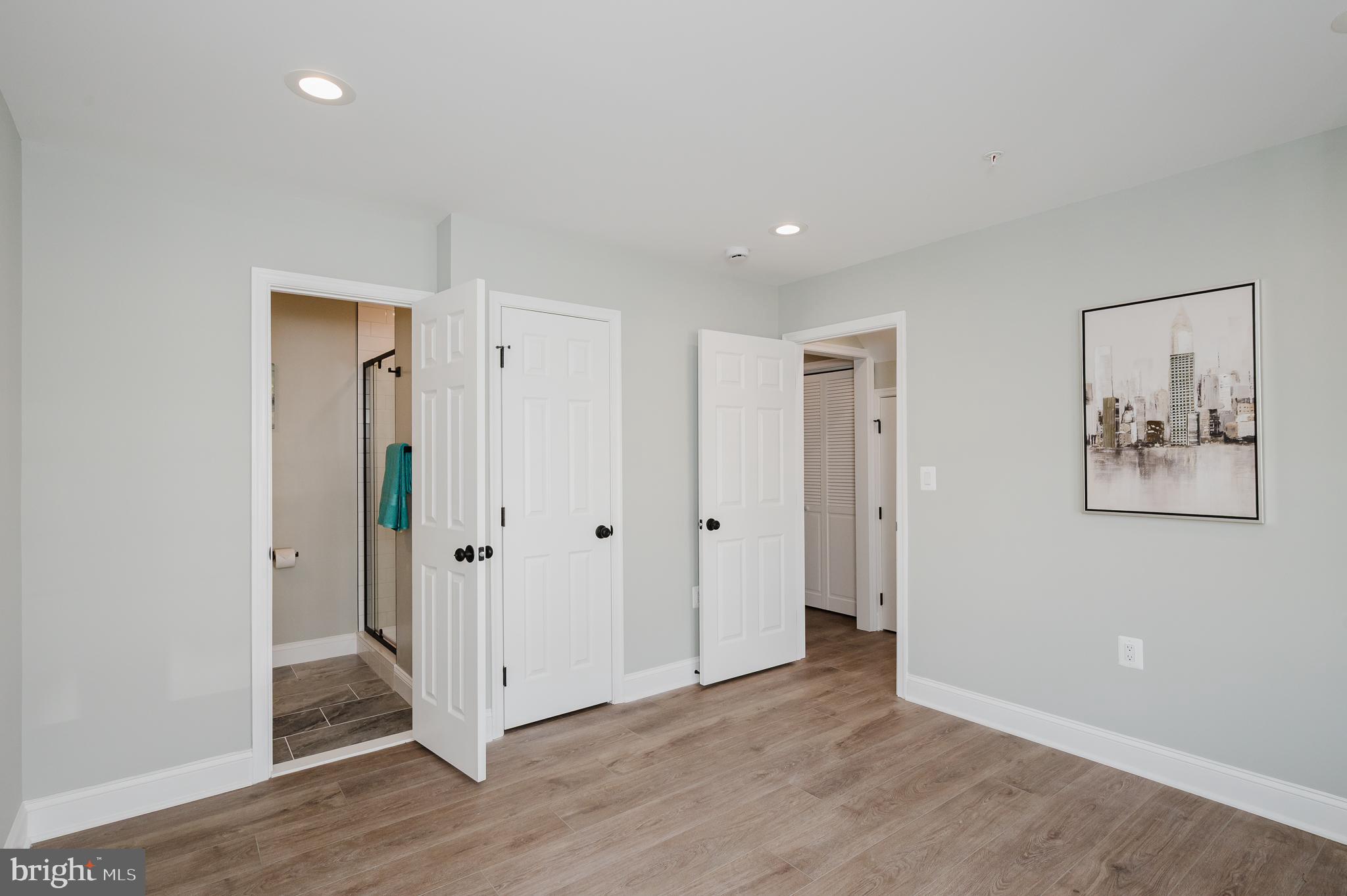 HOLLY WOODS - Residential