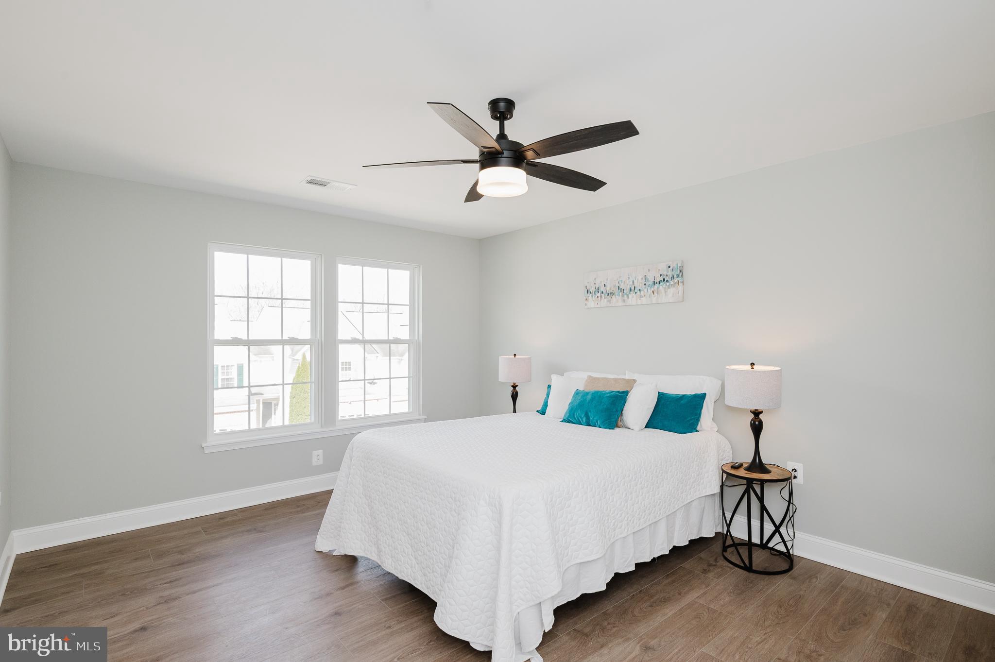 HOLLY WOODS - Residential